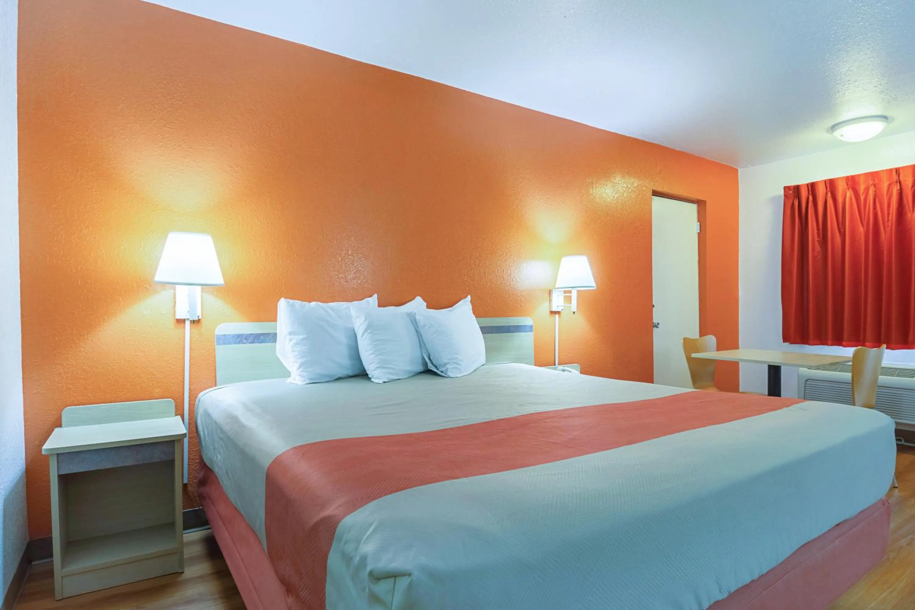 Bedroom, Bed in Motel 6-Gainesville, GA