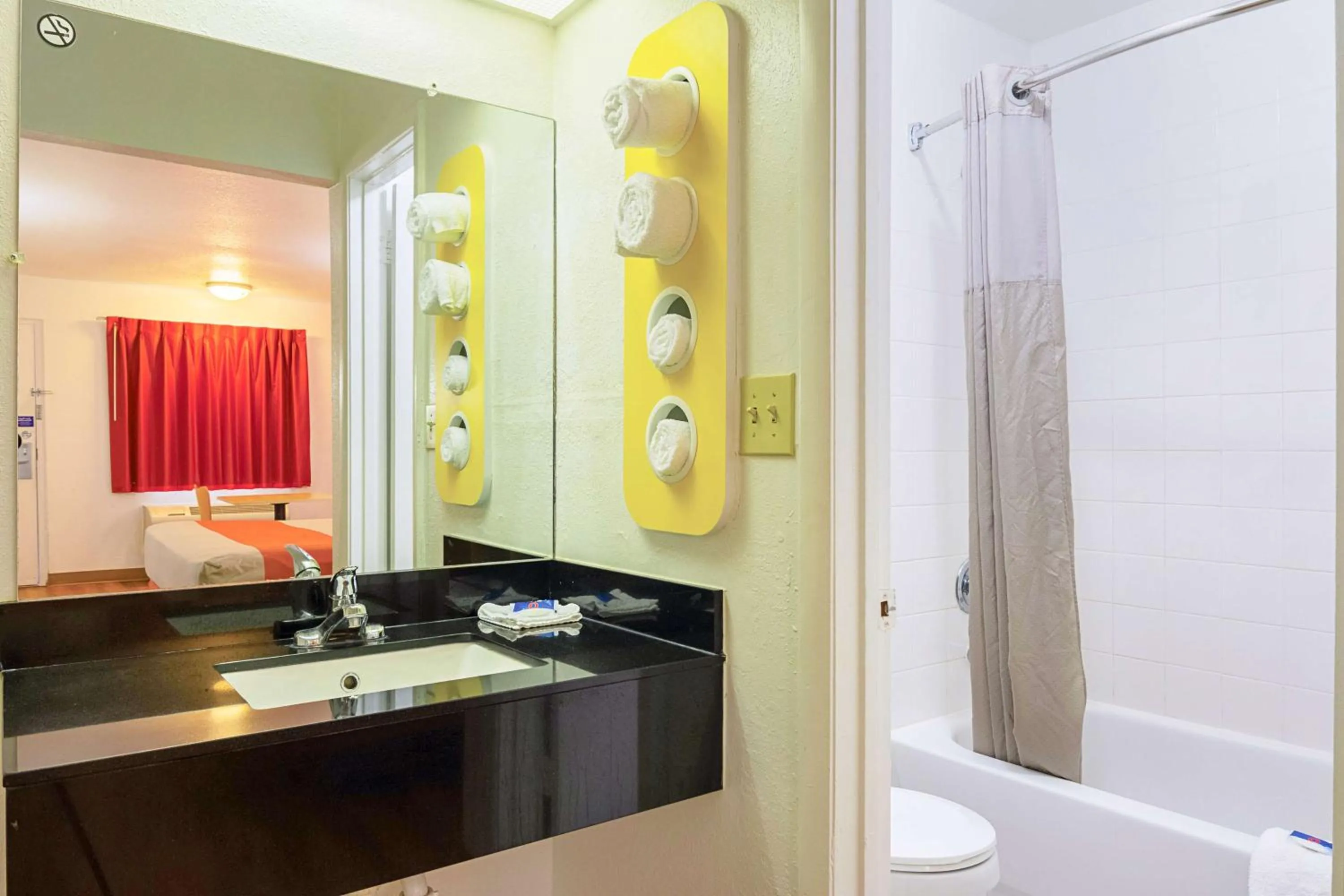 Photo of the whole room in Motel 6-Gainesville, GA