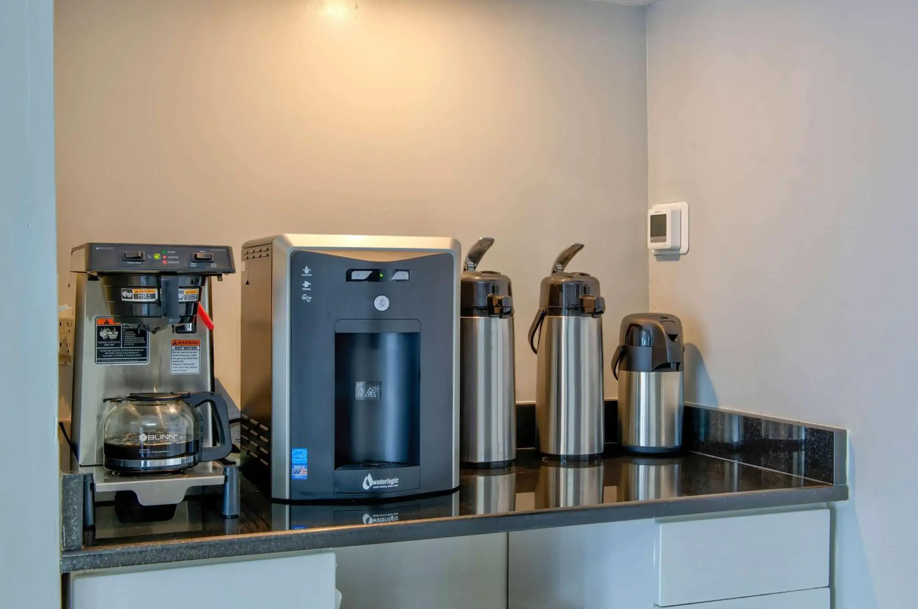 Quadruple Room - Disability Access - Smoking in Motel 6-Gainesville, GA Quadruple Room - Disability Access - Smoking in Motel 6-Gainesville, GA