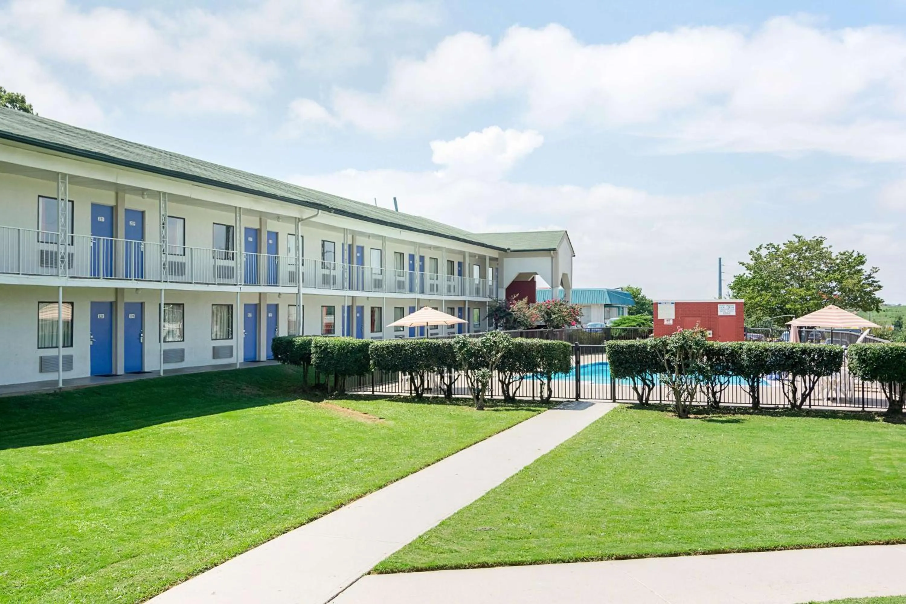 Property building in Motel 6-Gainesville, GA