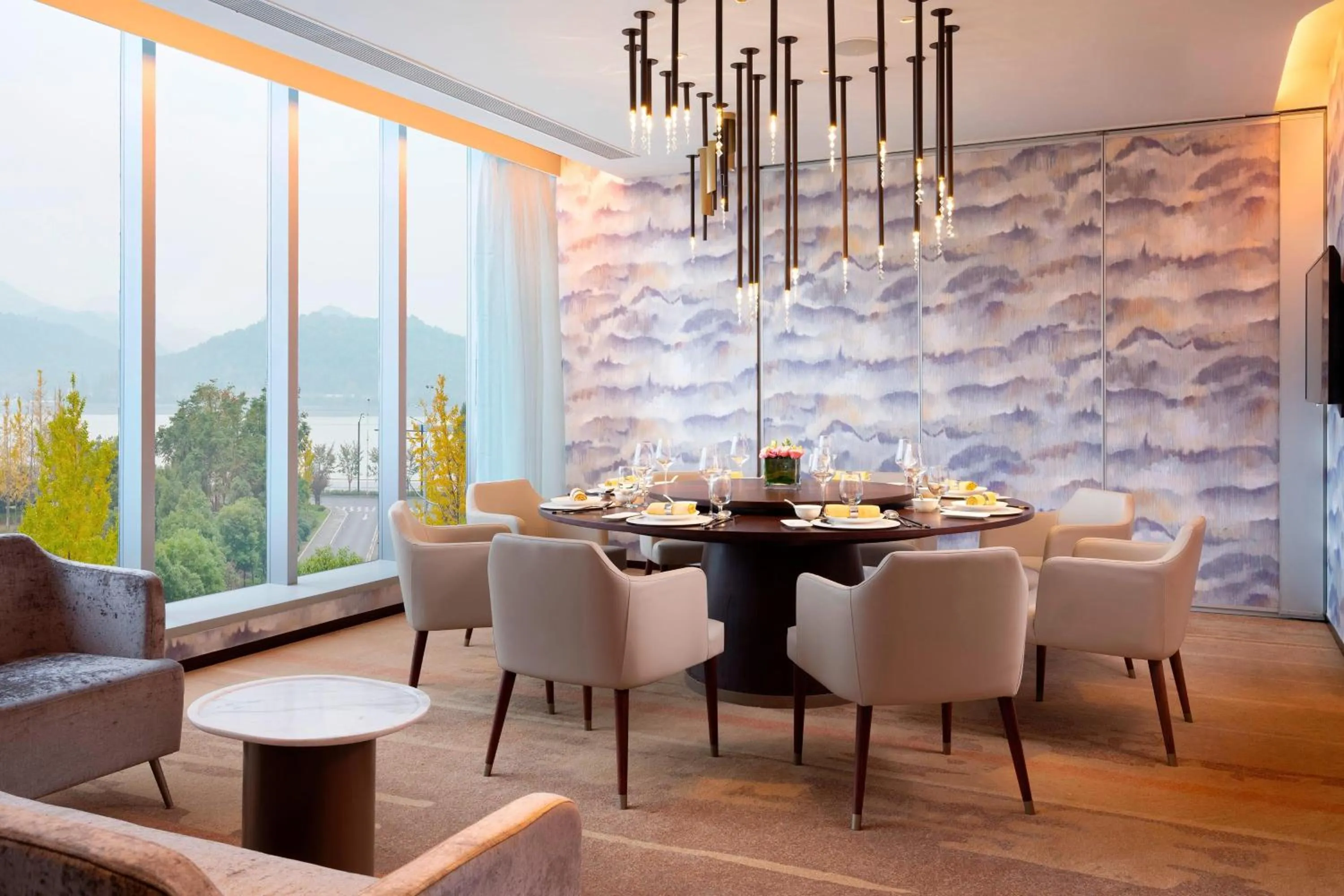 Restaurant/places to eat in Le Meridien Hangzhou, Binjiang