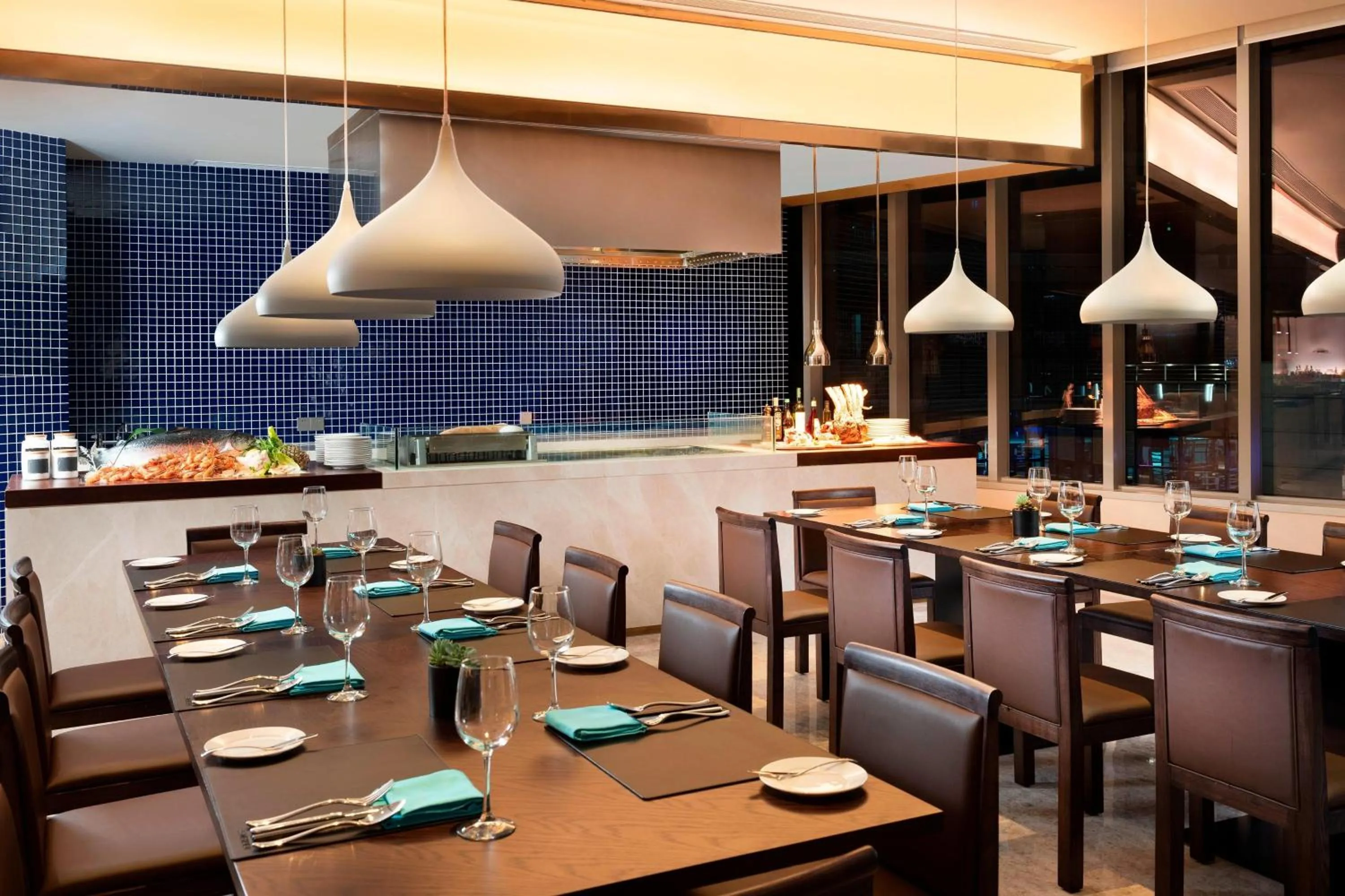 Restaurant/places to eat in Le Meridien Hangzhou, Binjiang