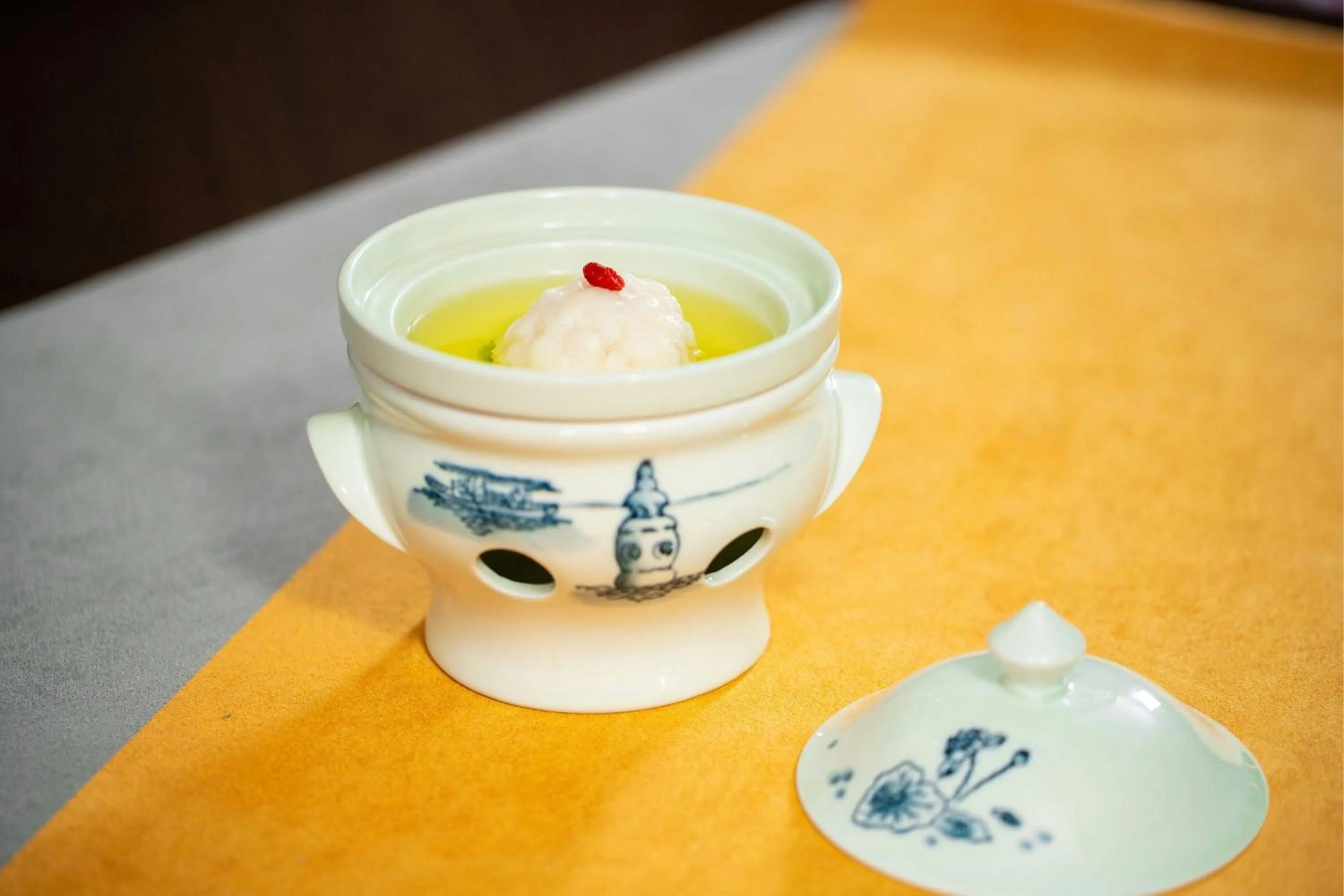 Restaurant/places to eat in Le Meridien Hangzhou, Binjiang