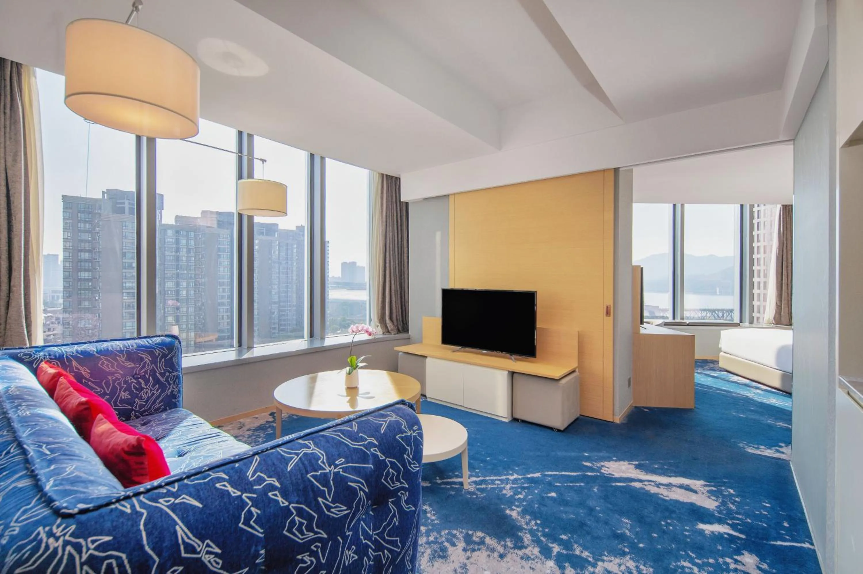 Communal lounge/ TV room in Le Meridien Hangzhou, Binjiang