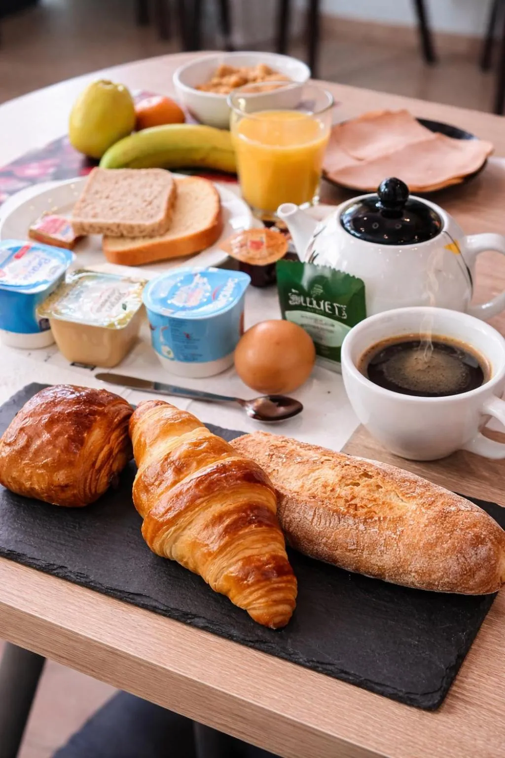 Buffet breakfast in Enzo Hotels Chartres Mainvilliers