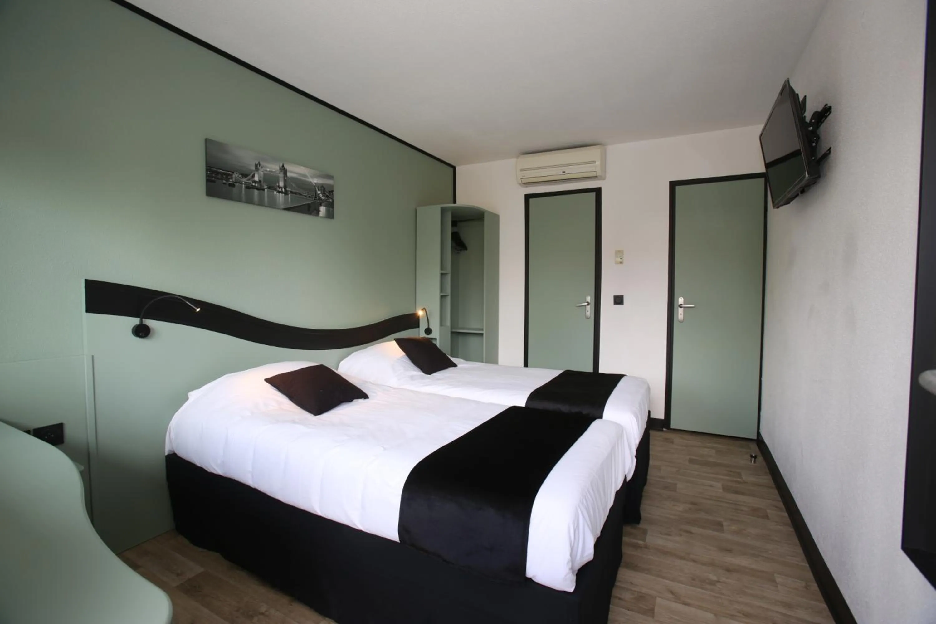 Bed in Enzo Hotels Chartres Mainvilliers by Kyriad Direct