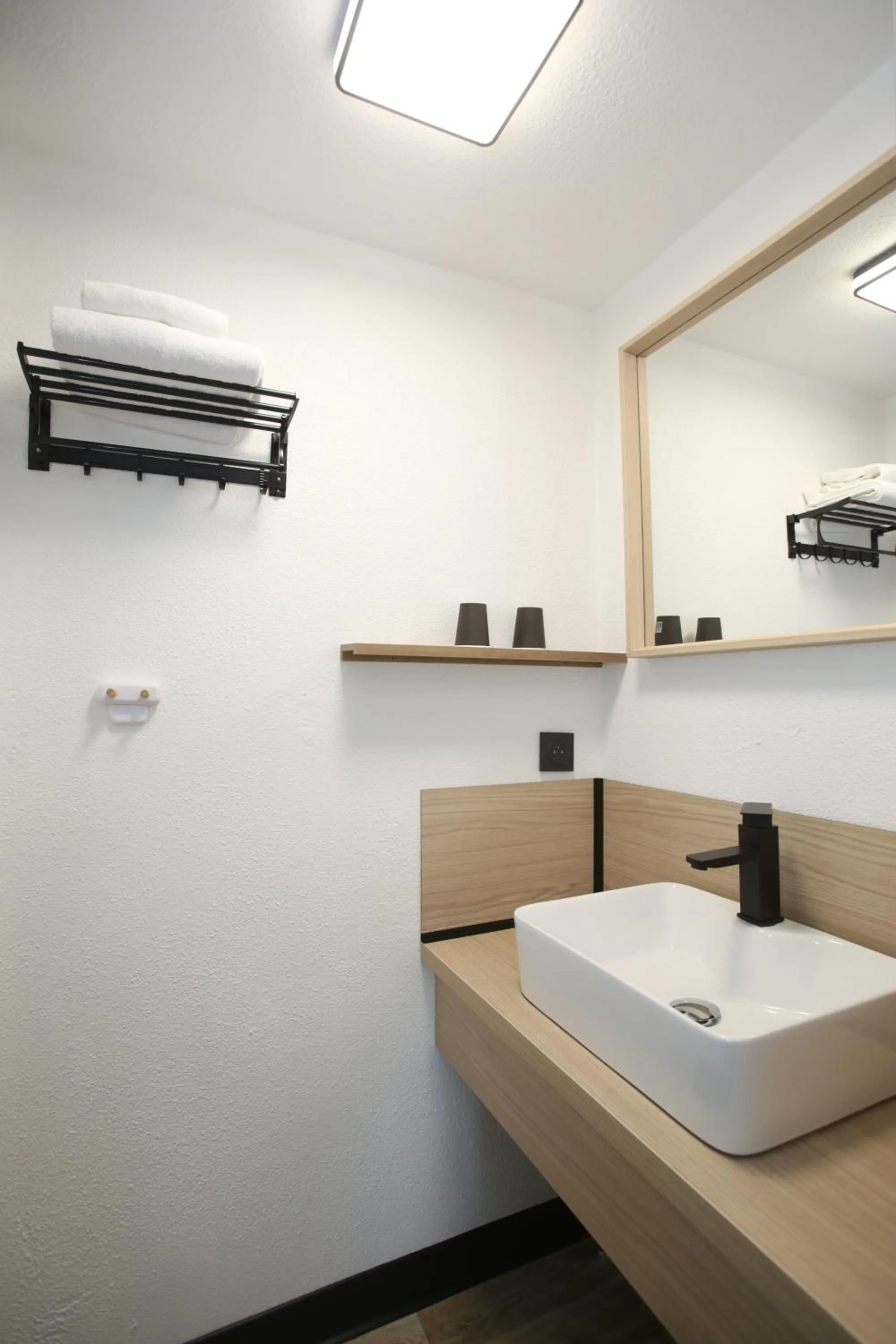 Bathroom in Enzo Hotels Chartres Mainvilliers by Kyriad Direct