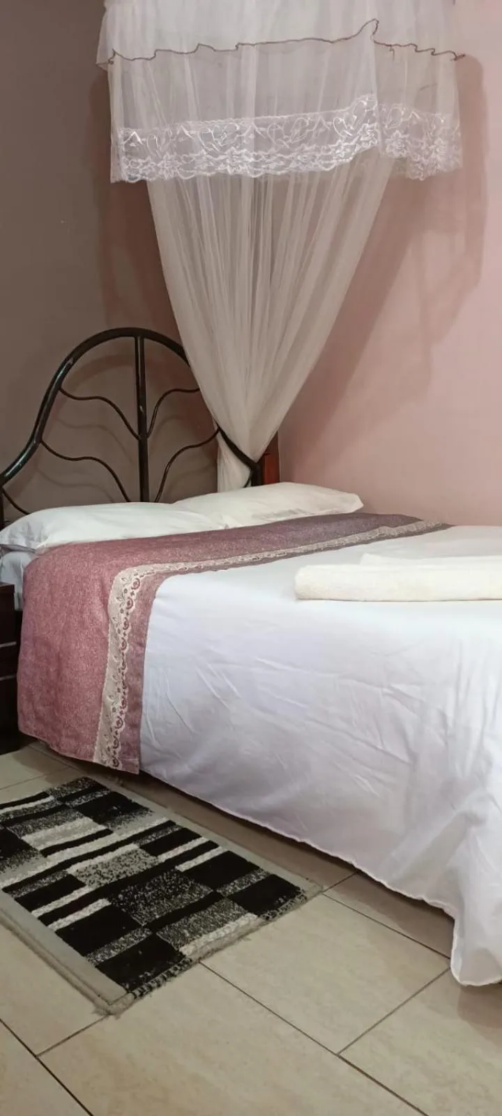 Bed in Sunview Lodge & Restaurant