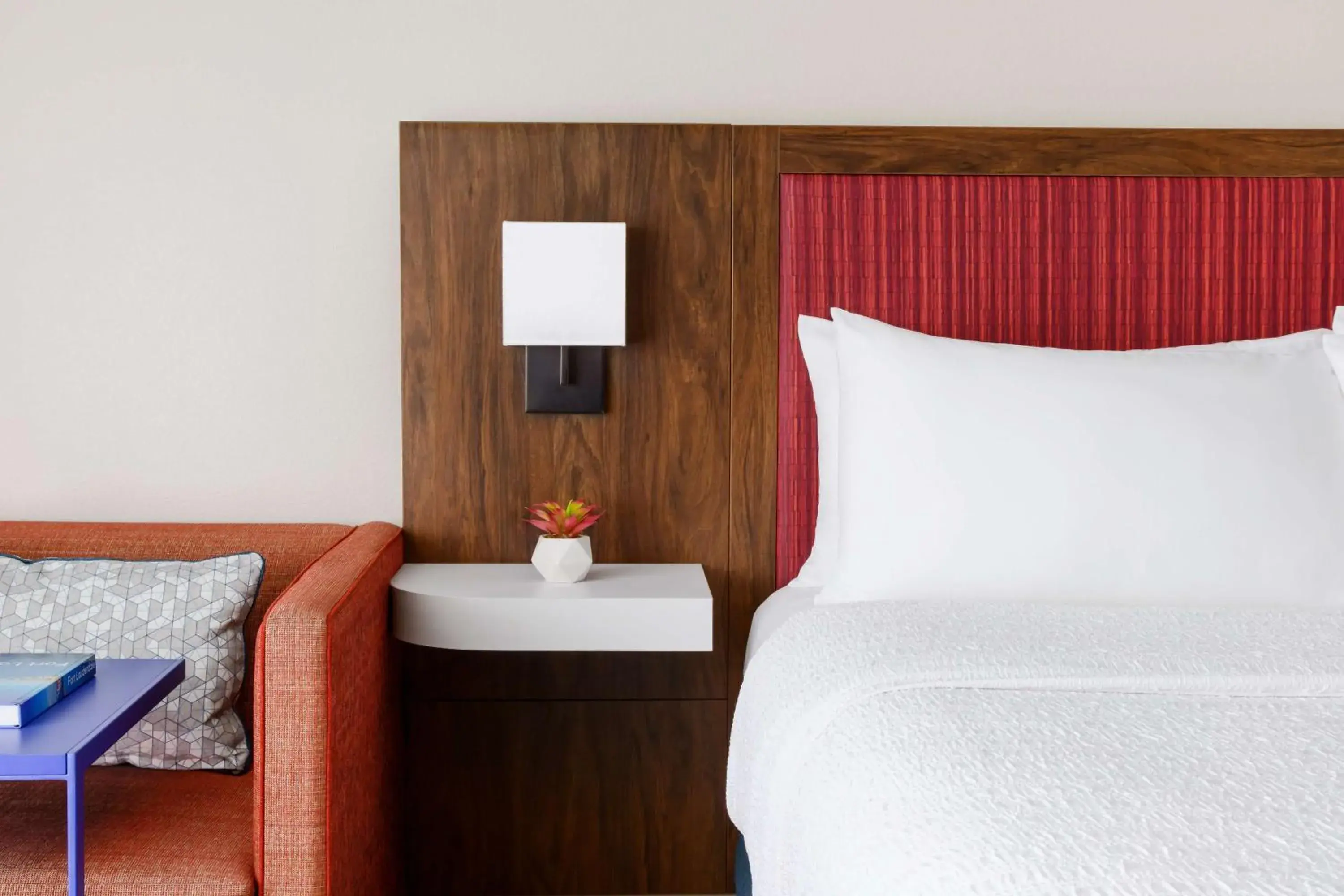 Queen Room with Mobility Access/Non-Smoking in Hampton Inn Ft. Lauderdale-Cypress Creek Queen Room with Mobility Access/Non-Smoking in Hampton Inn Ft. Lauderdale-Cypress Creek