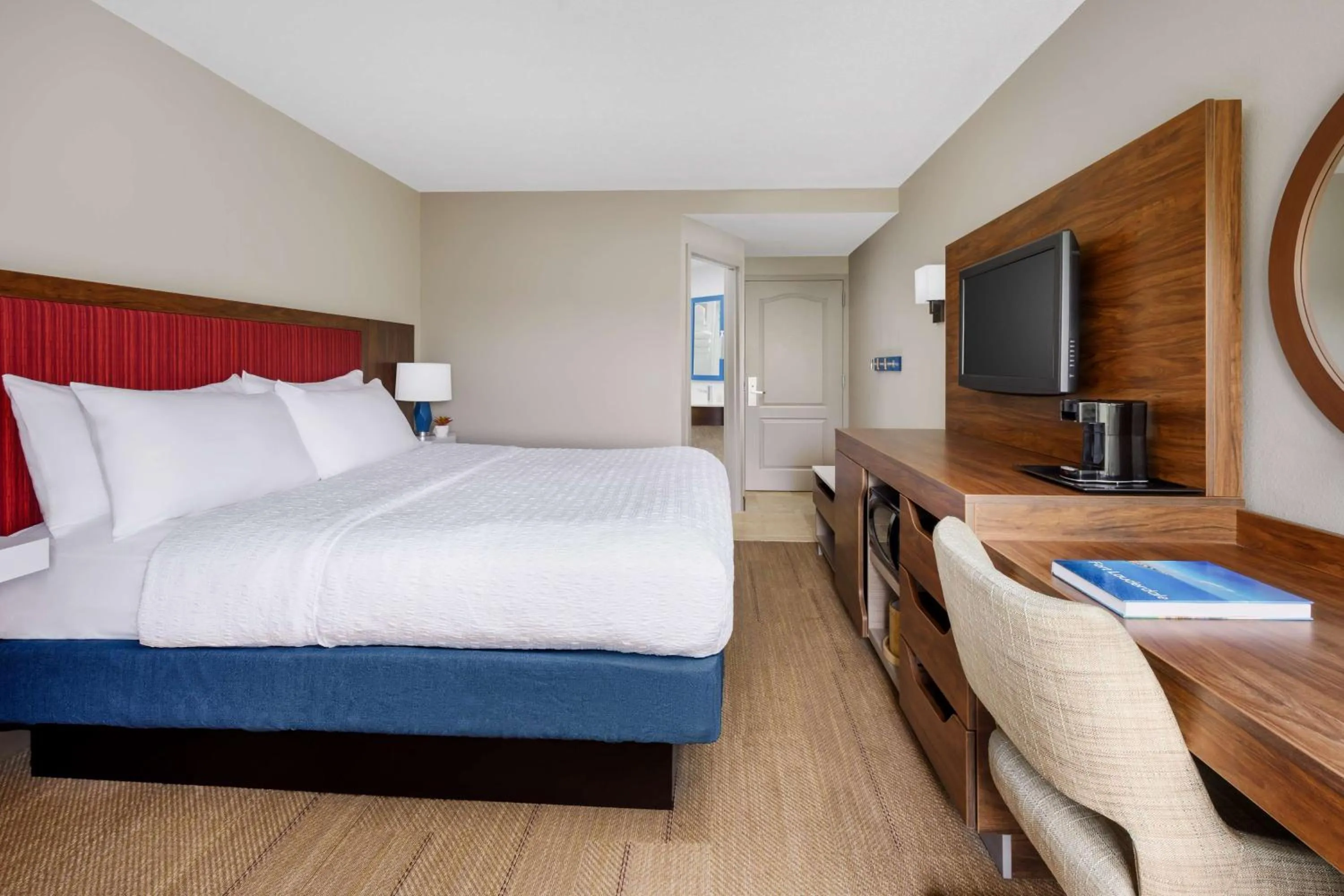 Bedroom, Bed in Hampton Inn Ft. Lauderdale-Cypress Creek