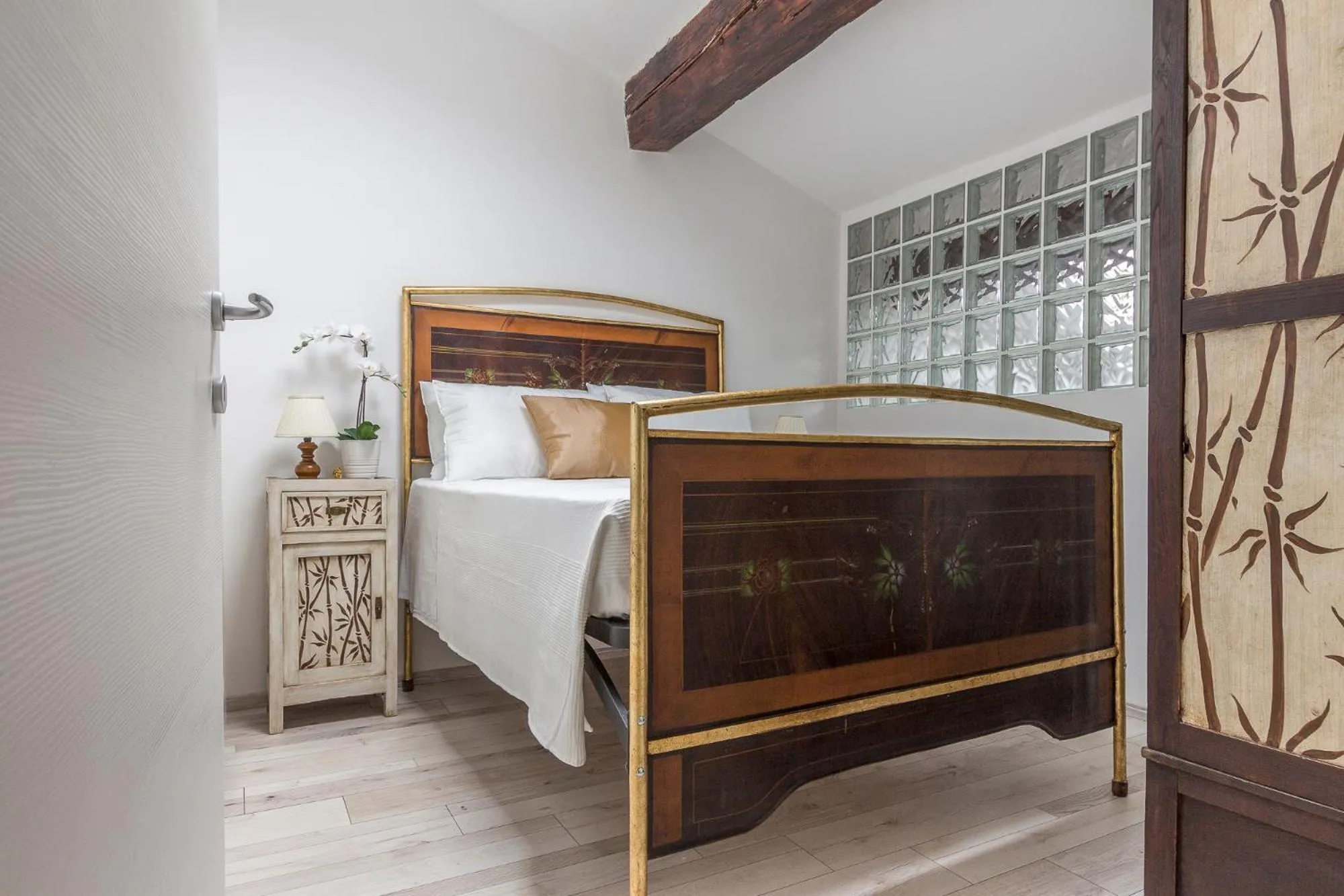 Bedroom, Bed in Emma & Olga Apartments -In the city Centre-
