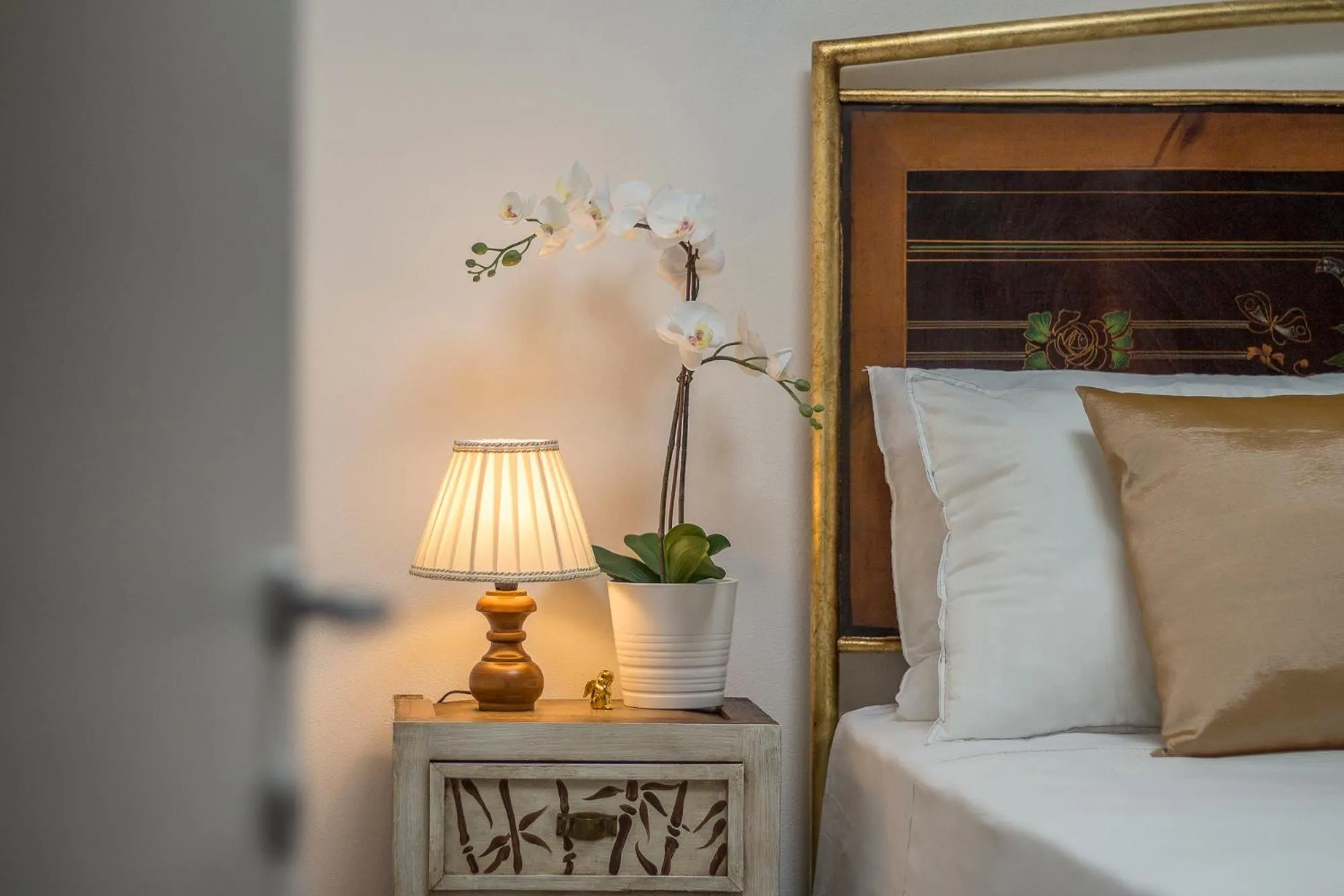 Decorative detail, Bed in Emma & Olga Apartments -In the city Centre-