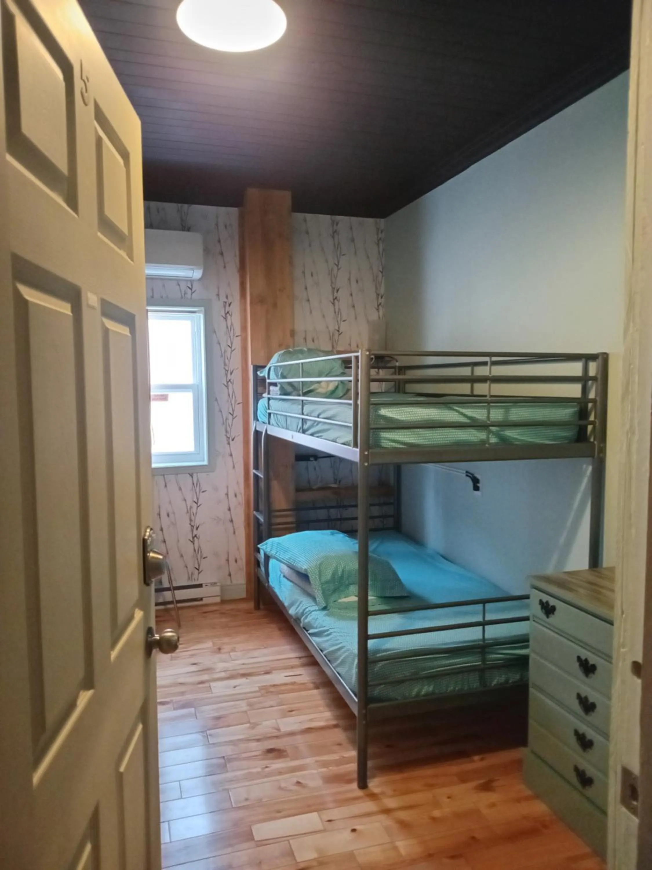 Economy Twin Room in Auberge Jeunesse à Loulou