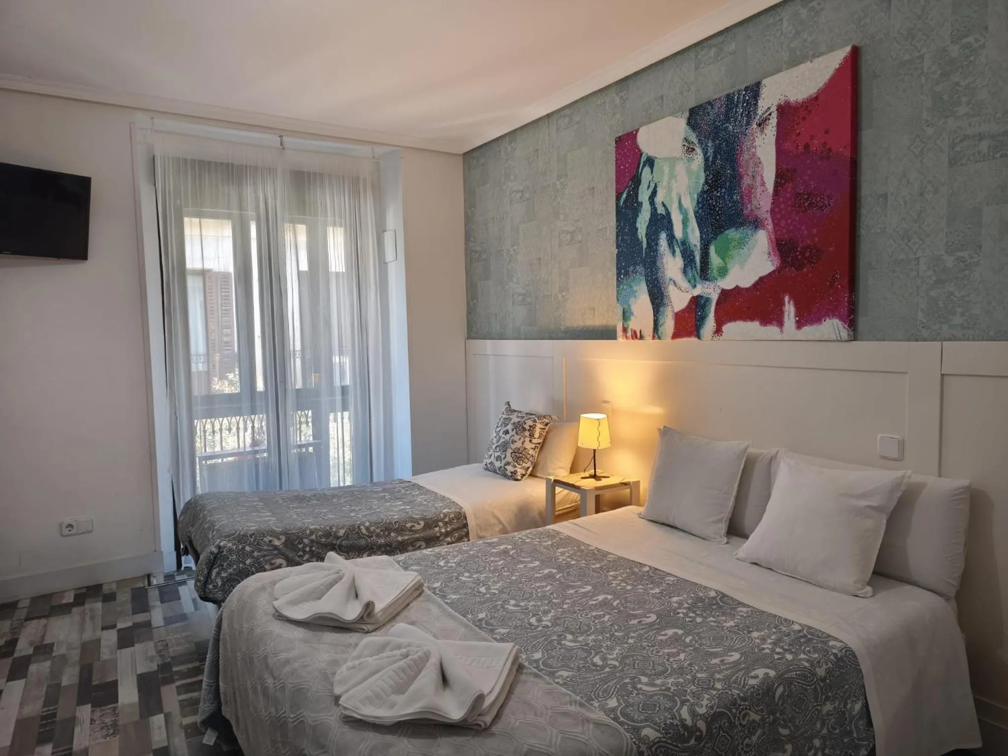 Photo of the whole room, Bed in Fuencarral Adeco