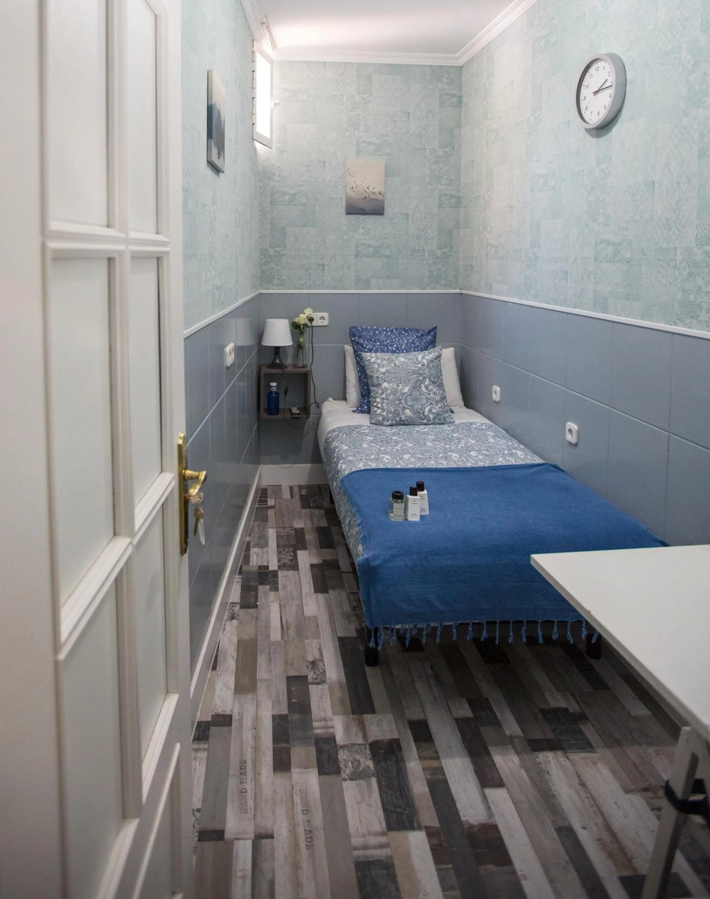 Photo of the whole room, Bed in Fuencarral Adeco