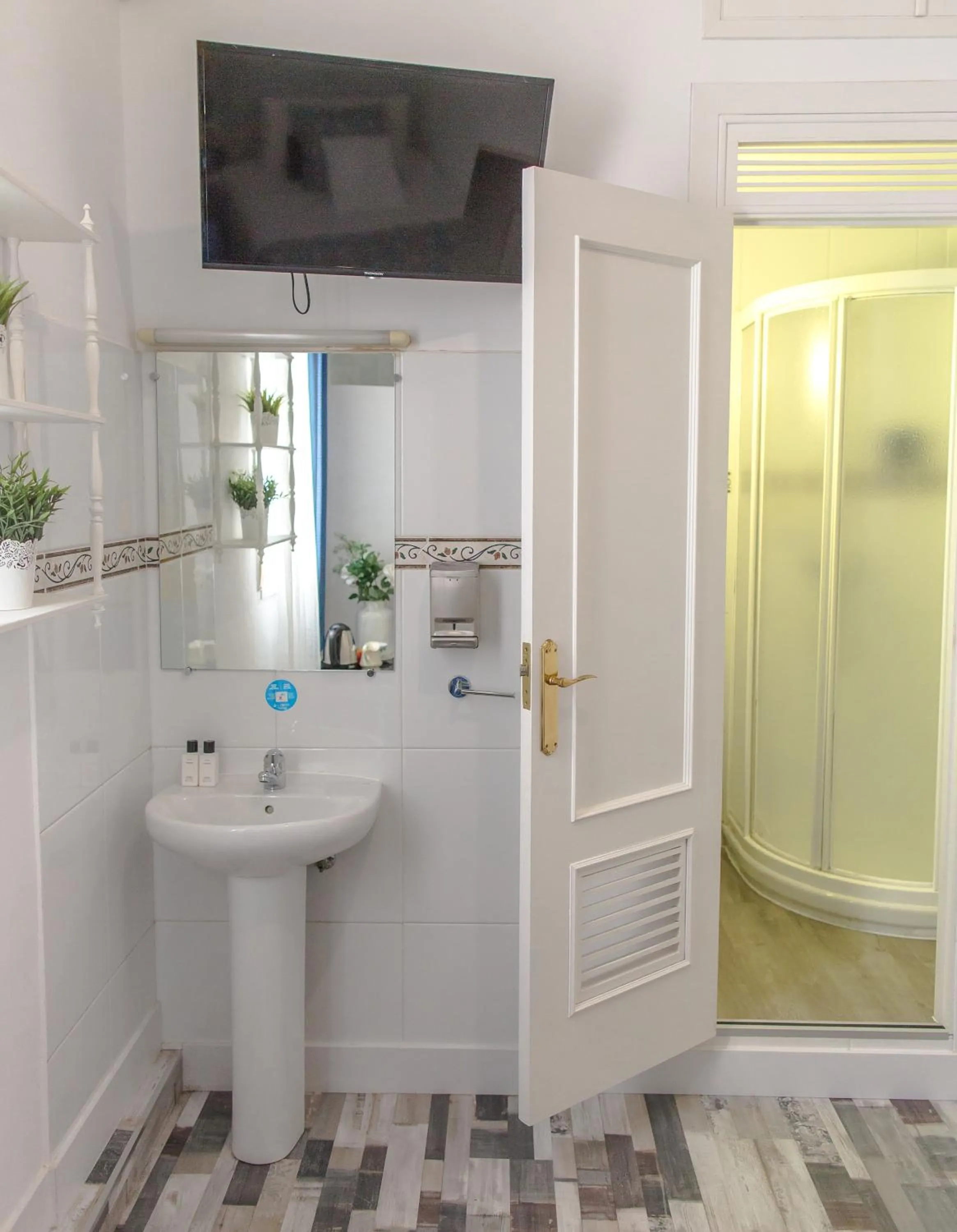 Bathroom in Fuencarral Adeco