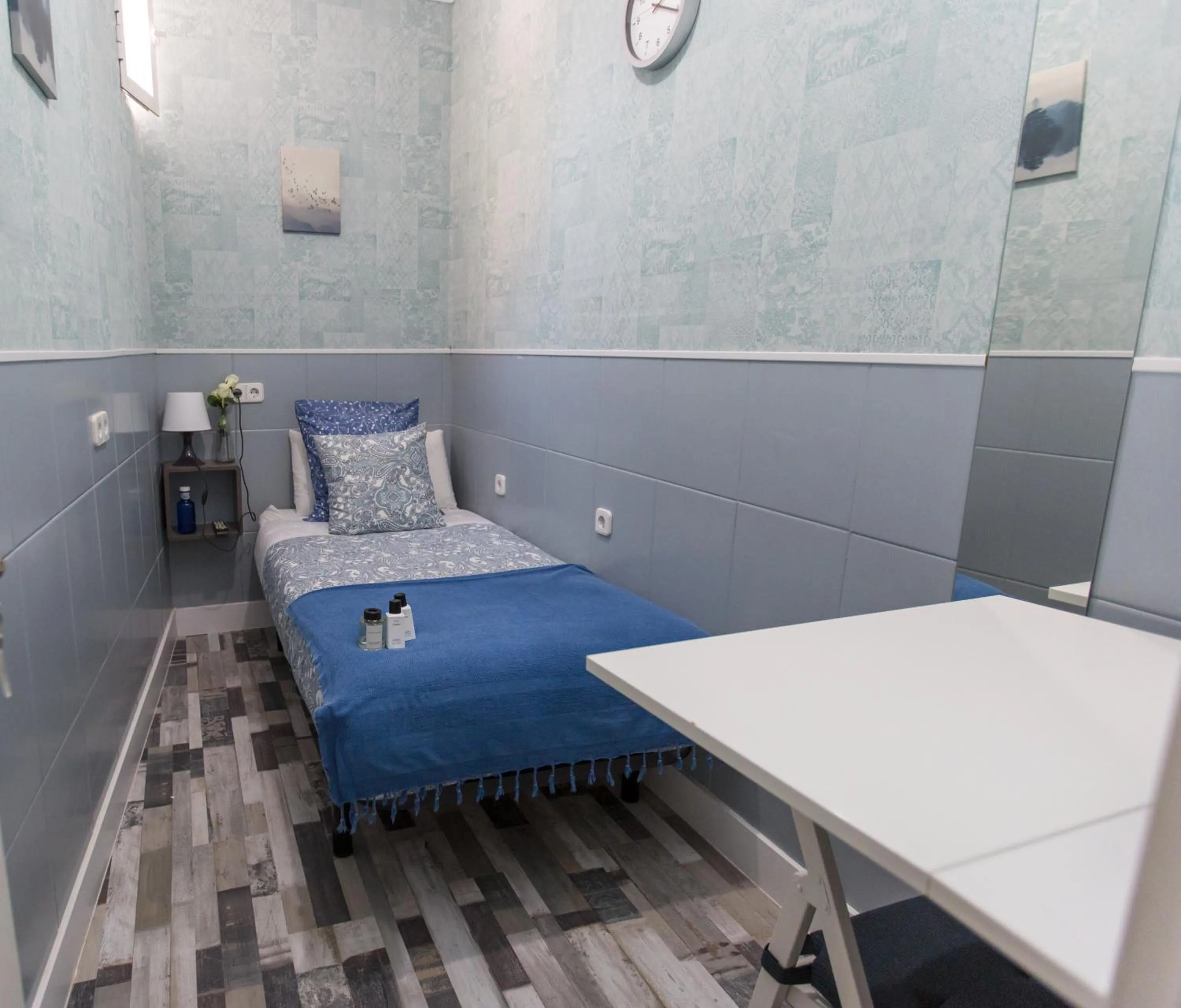 Photo of the whole room, Bed in Fuencarral Adeco