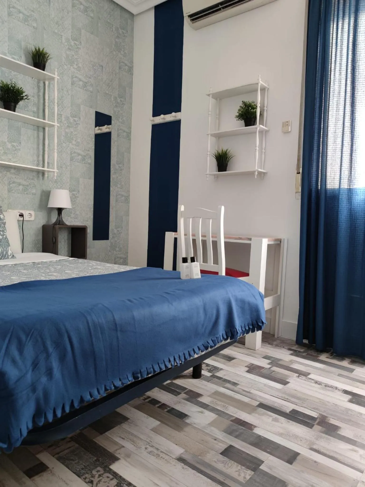 Photo of the whole room, Bed in Fuencarral Adeco