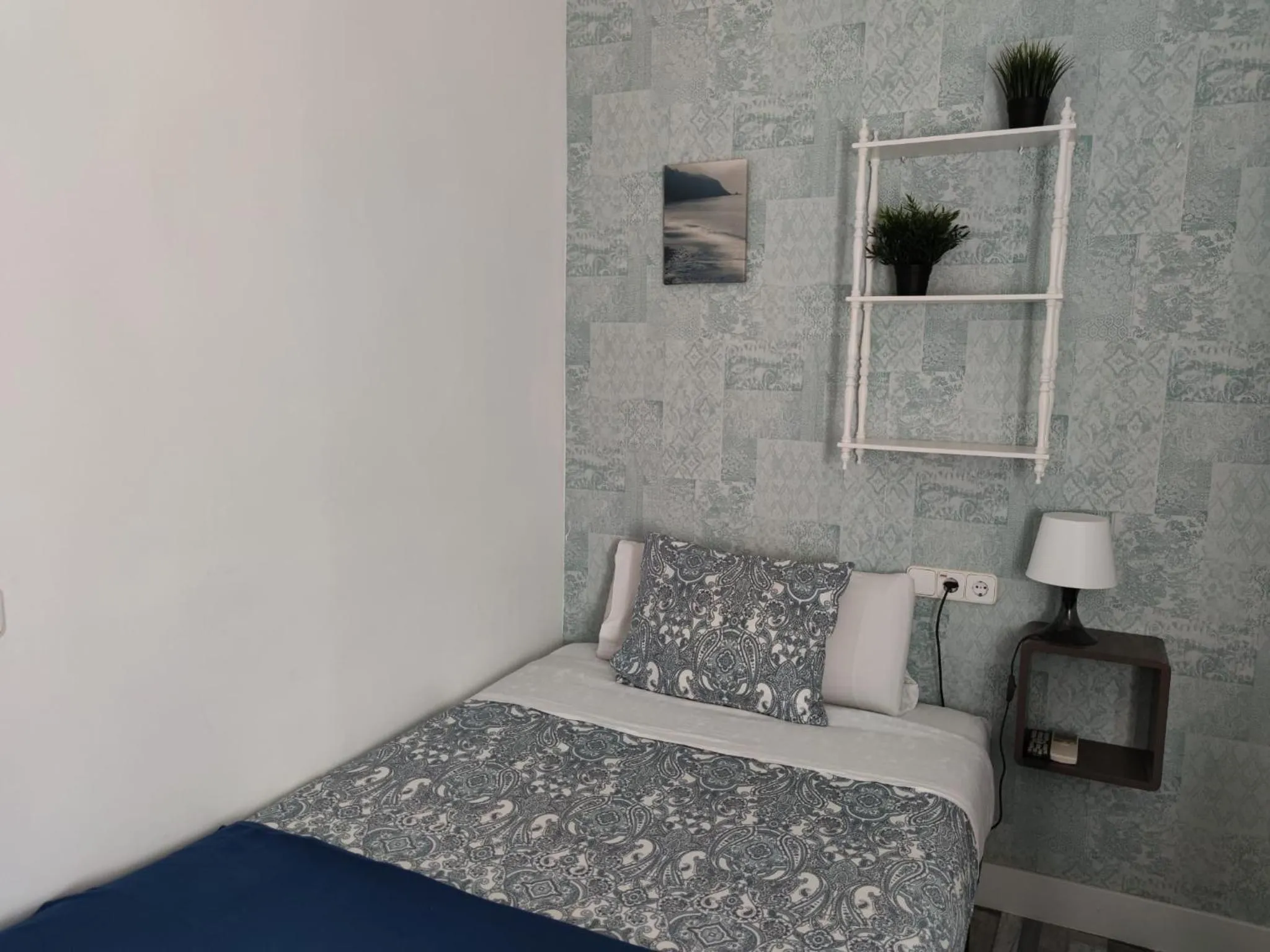 Photo of the whole room, Bed in Fuencarral Adeco