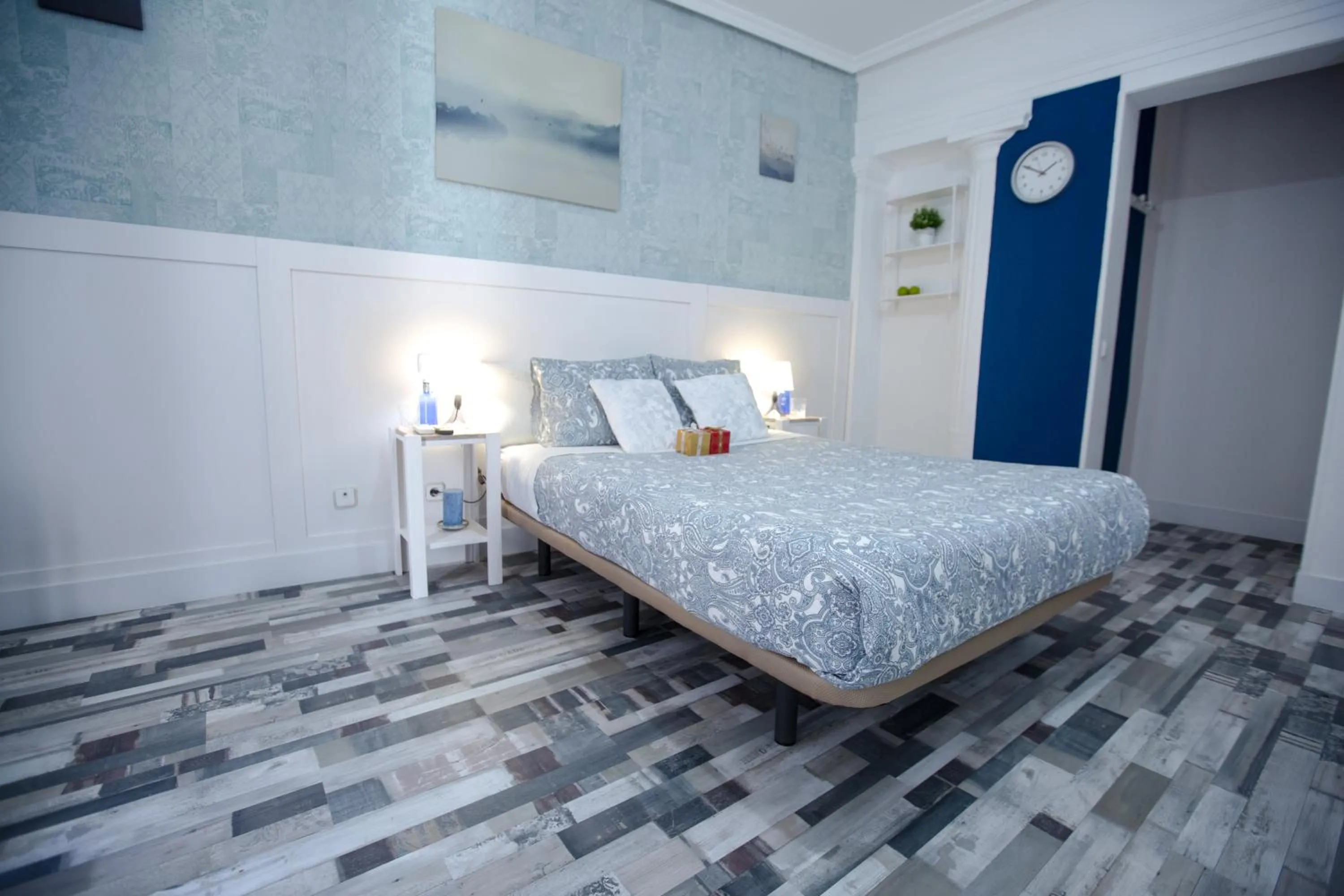 Photo of the whole room, Bed in Fuencarral Adeco