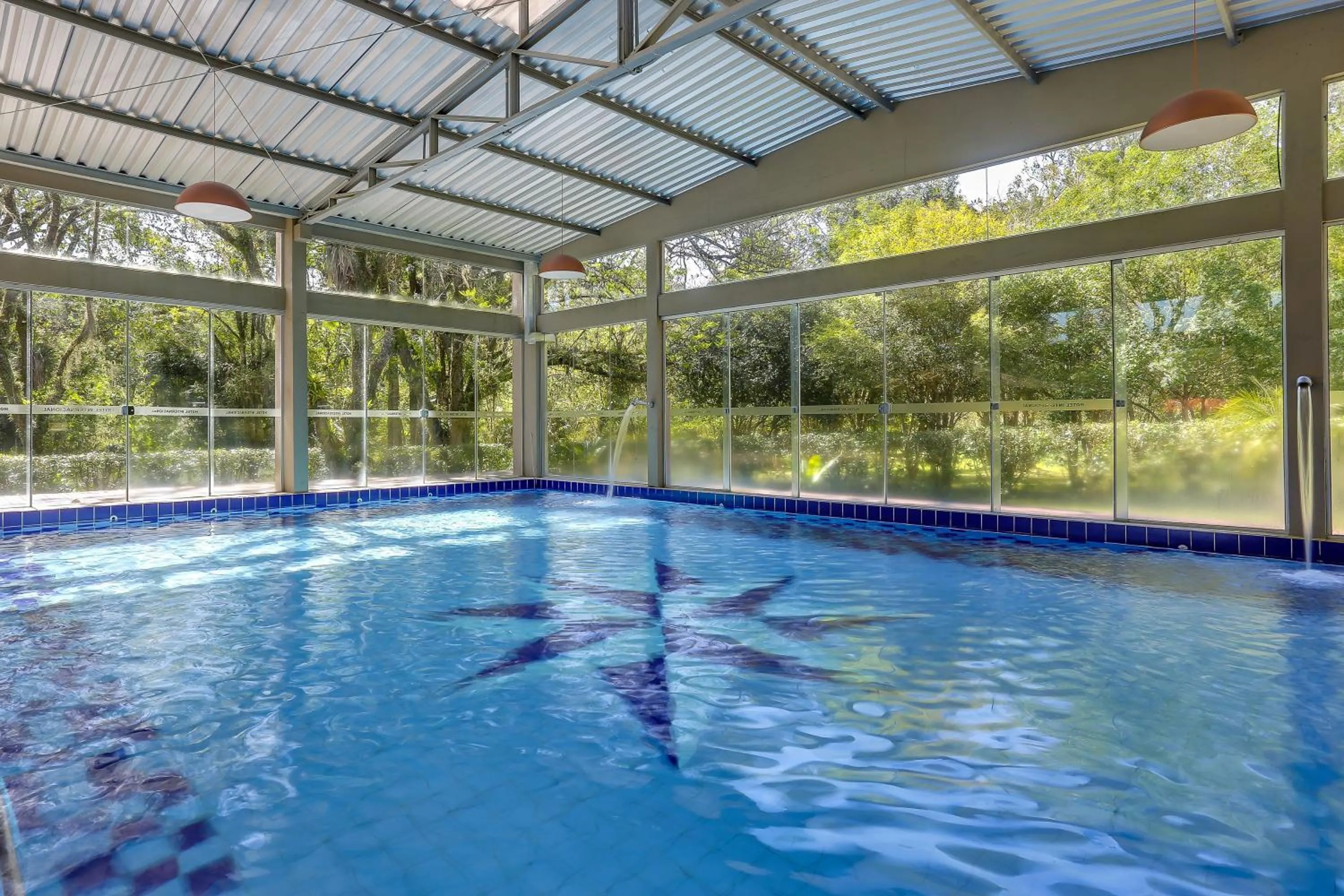 Swimming pool in Hotel Internacional Gravatal