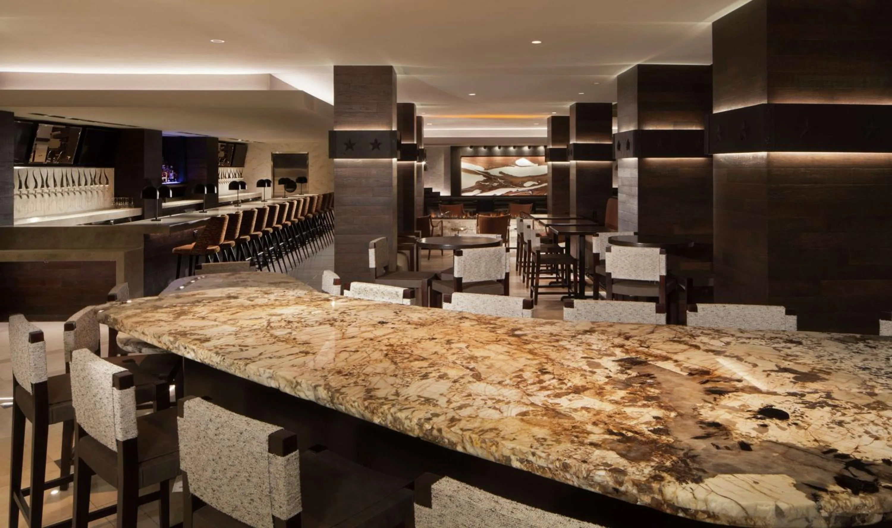 Lounge or bar in Hilton Fort Worth