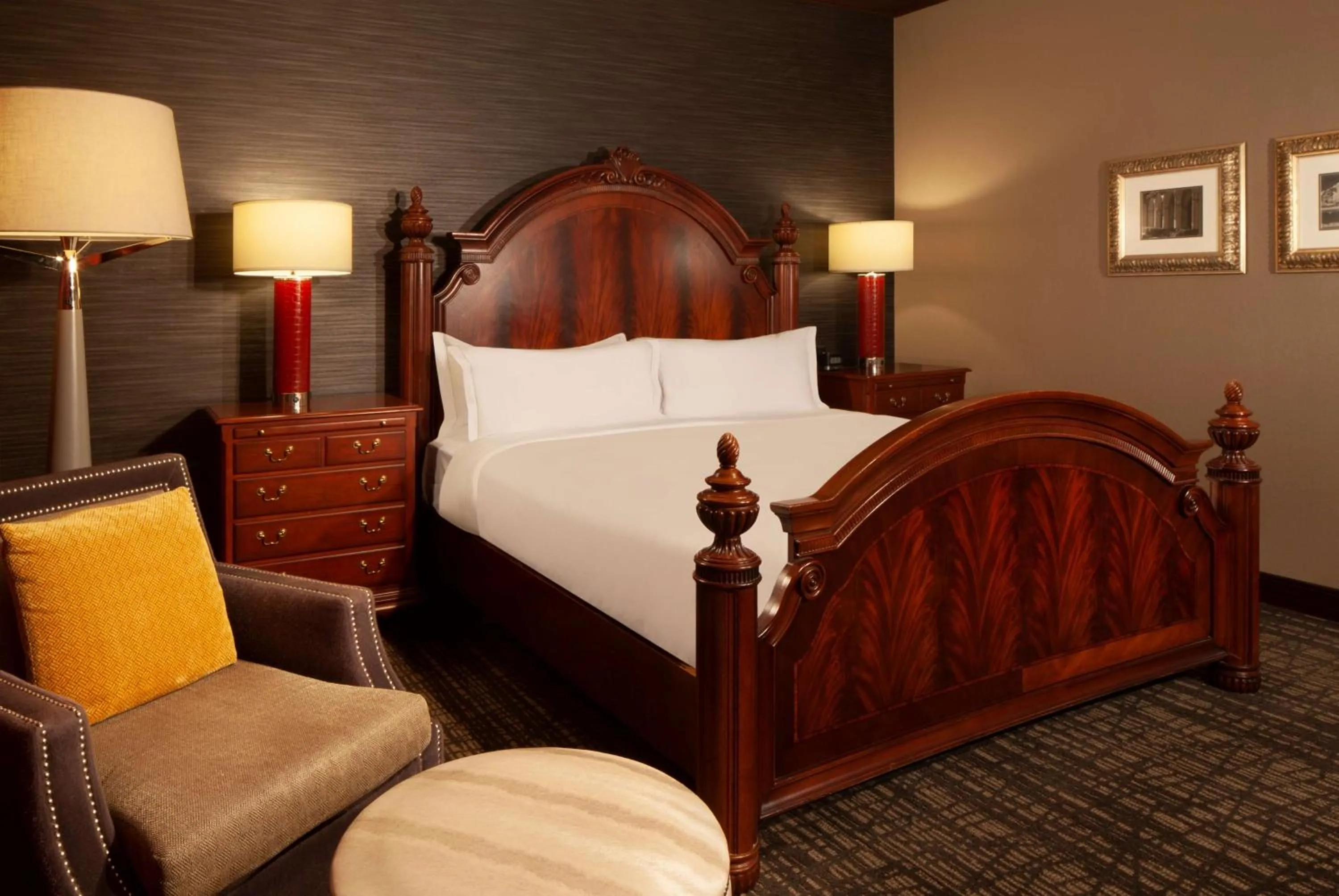 Living room, Bed in Hilton Fort Worth