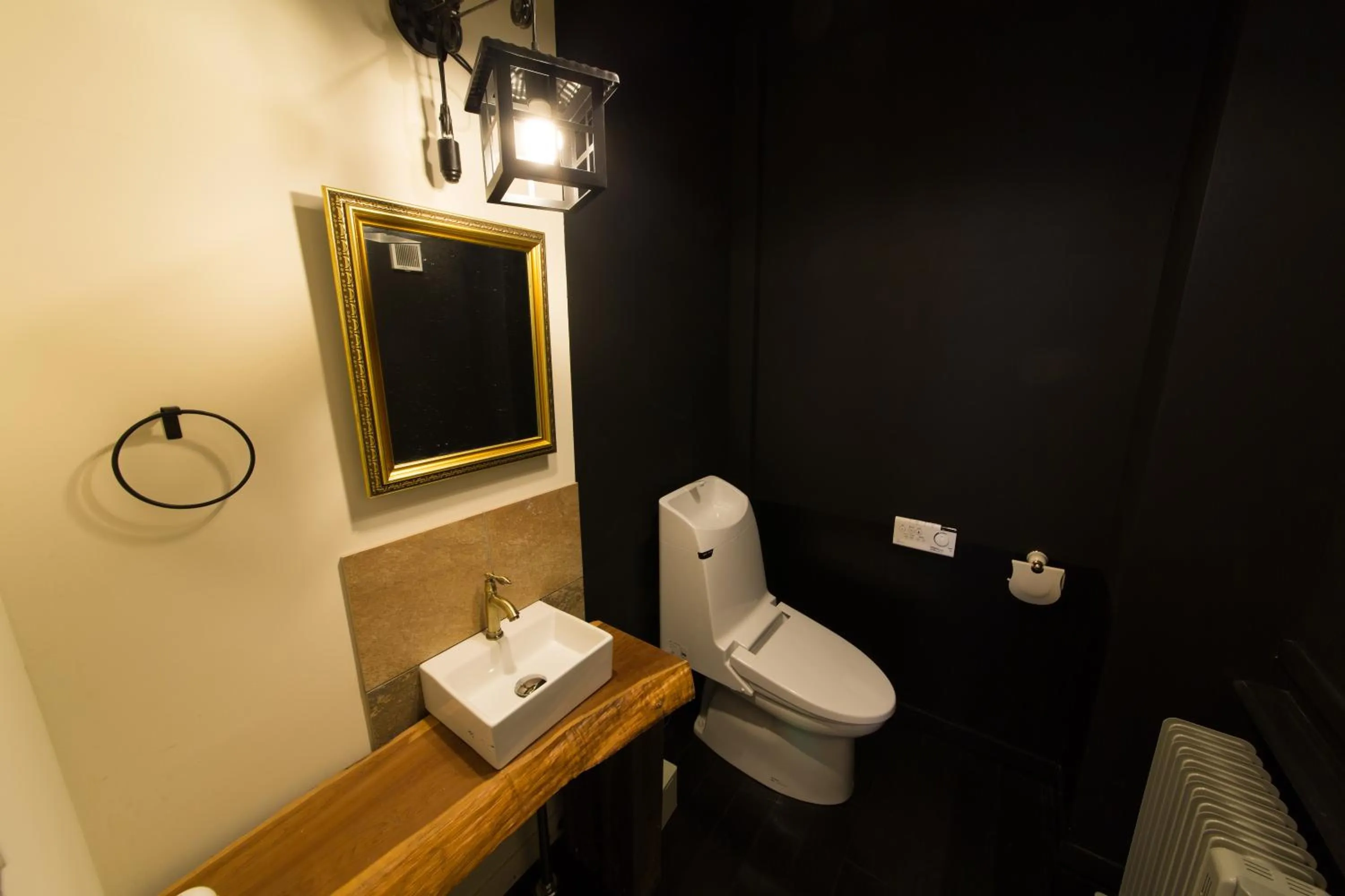 Toilet in Little Barrel