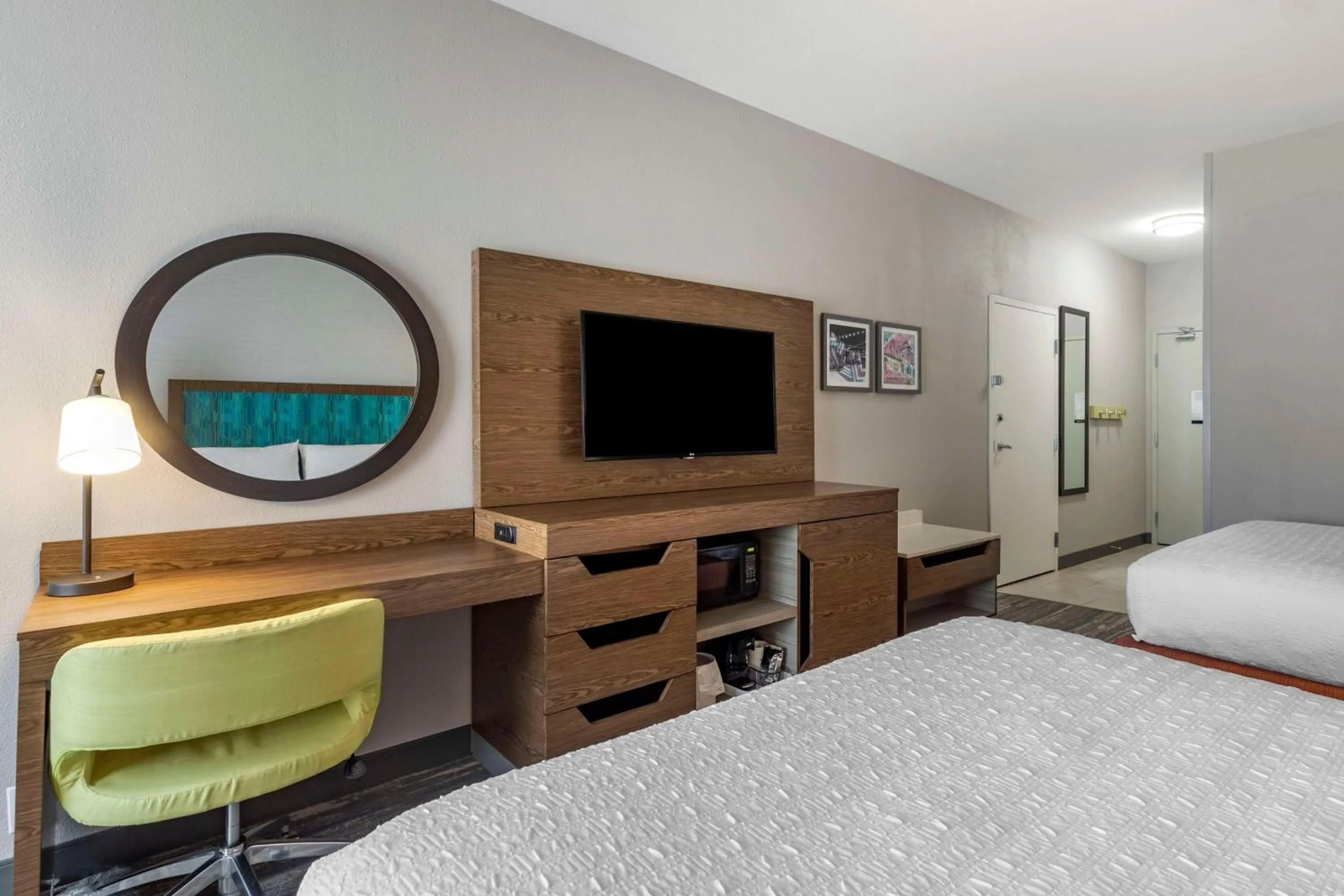 Bedroom, Bed in Hampton Inn Fort Collins