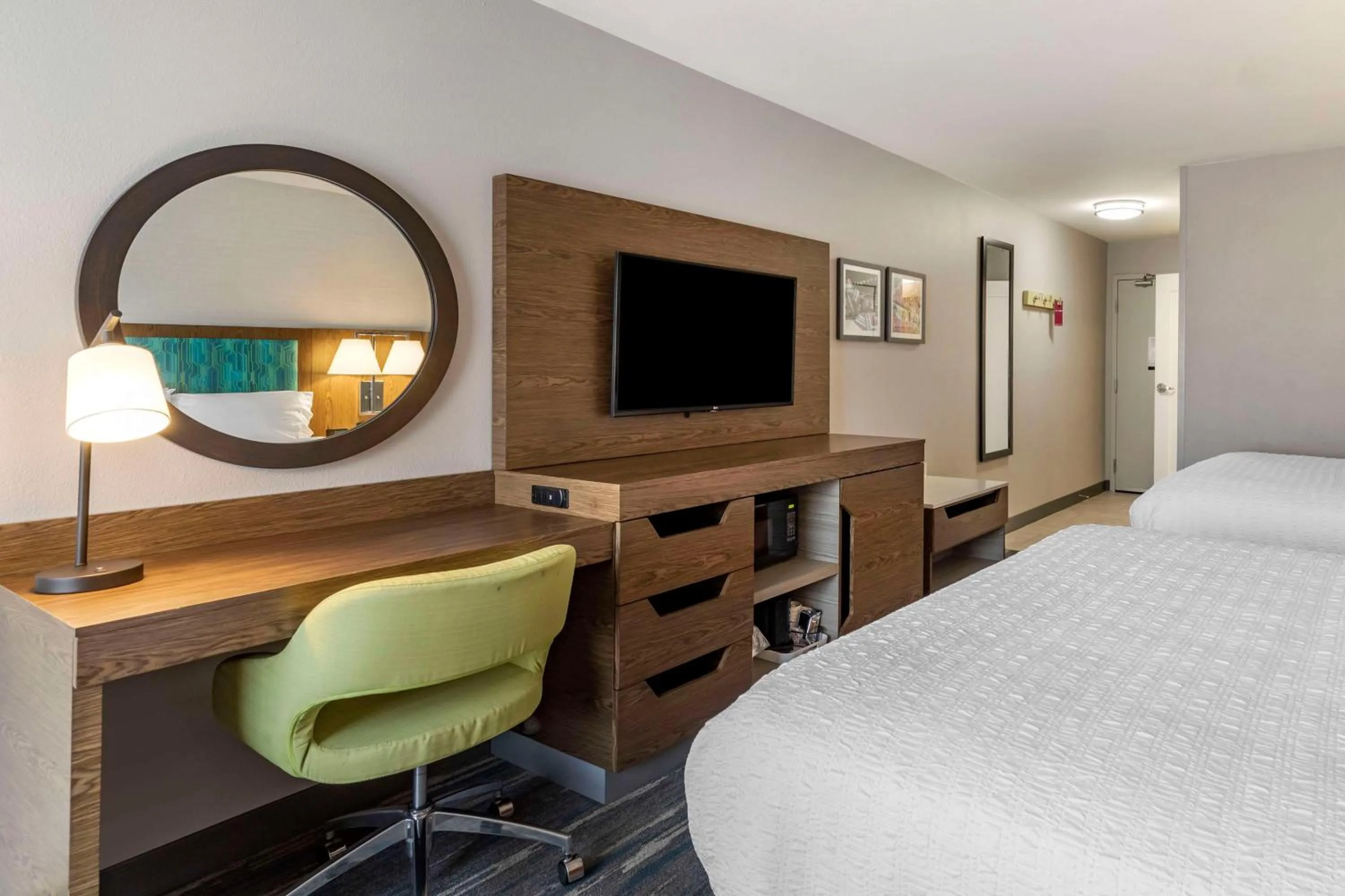 Bedroom, Bed in Hampton Inn Fort Collins