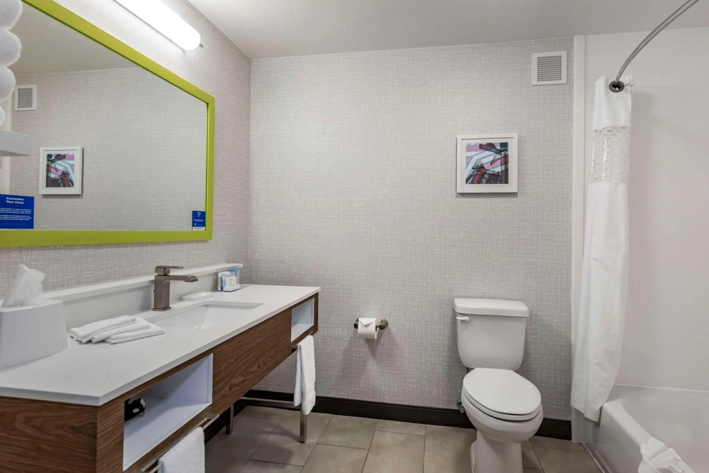 Bathroom in Hampton Inn Fort Collins