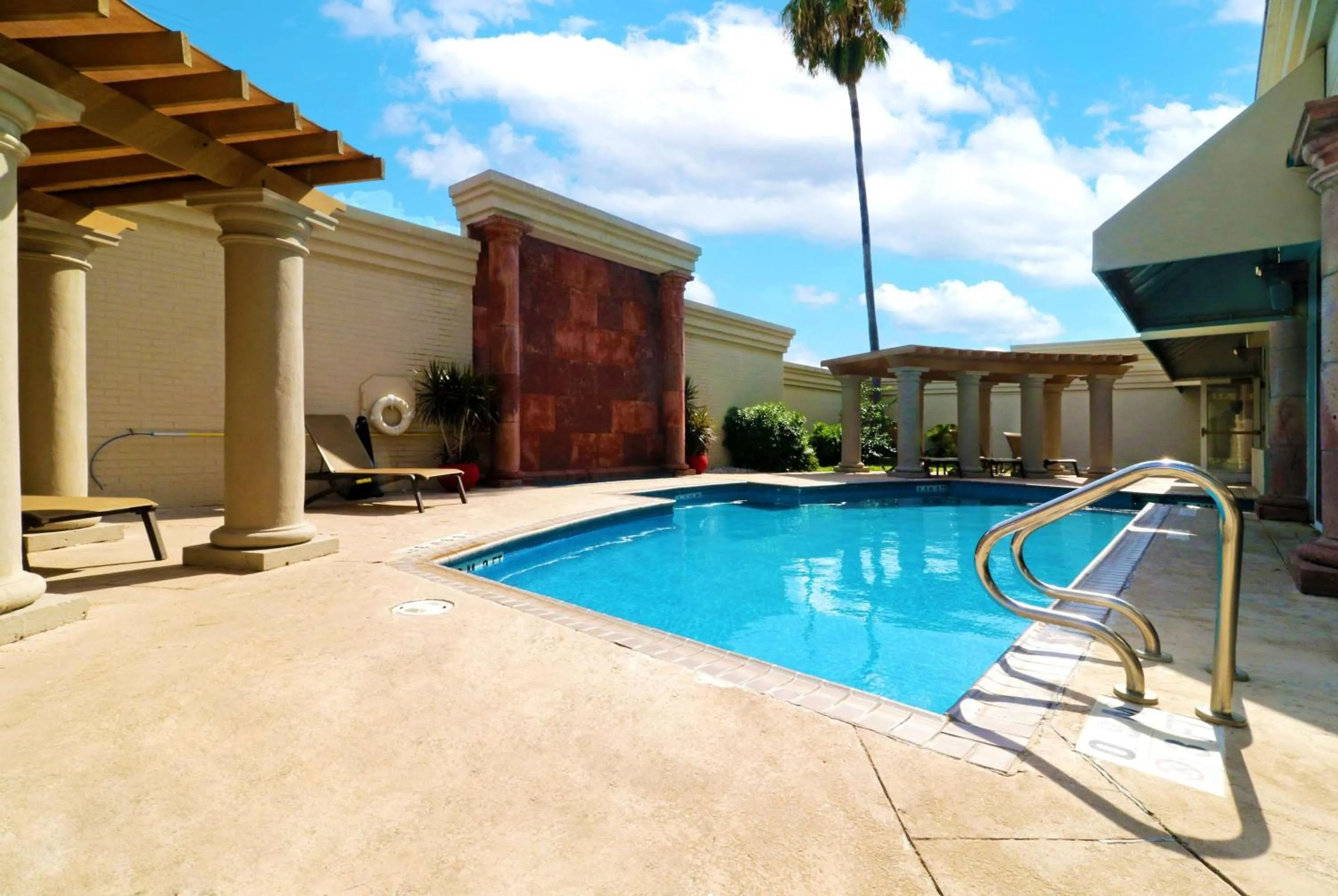 Swimming pool in Wyndham Garden McAllen at La Plaza Mall