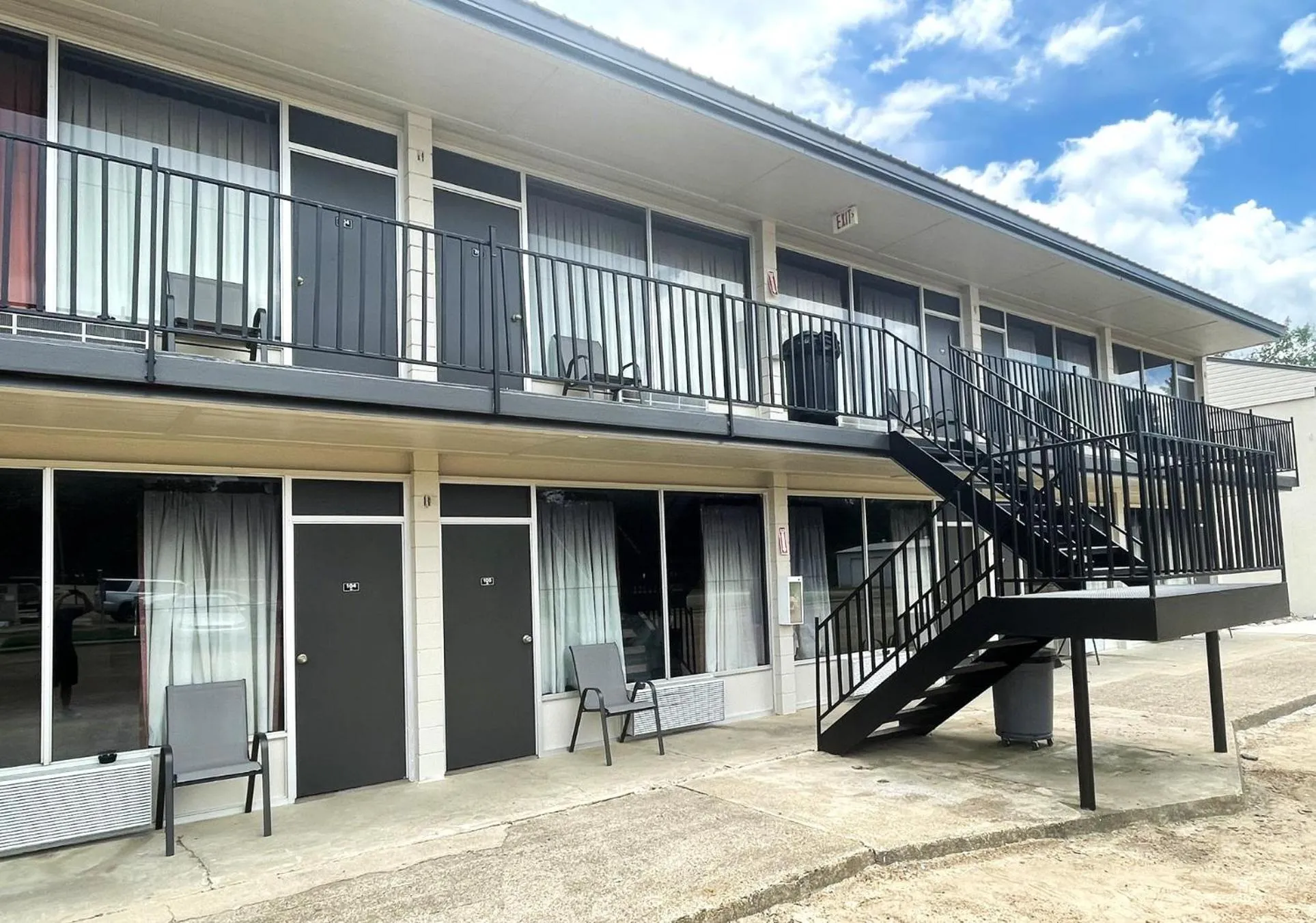 Property building in Kings Inn Valliant