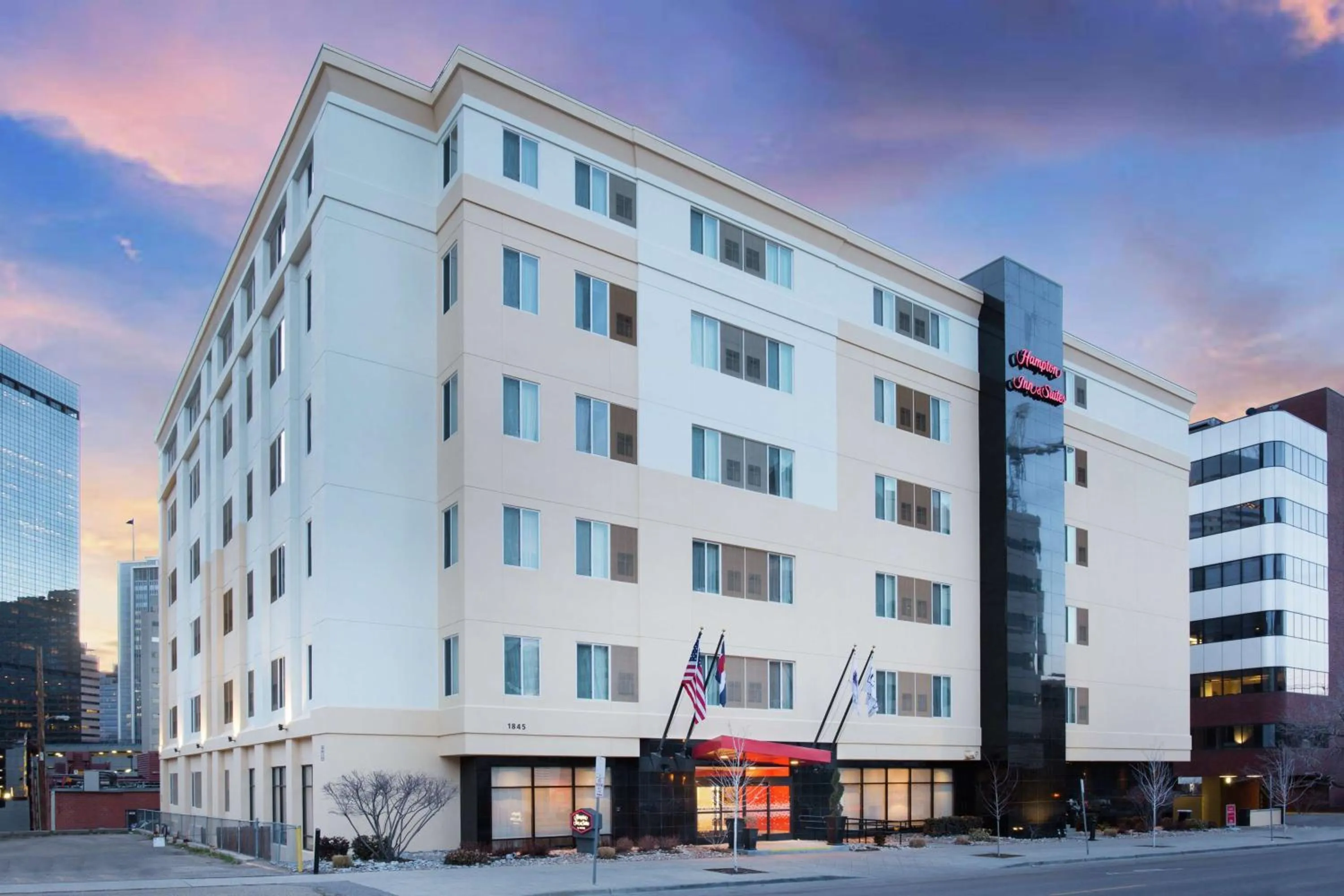 Property building in Hampton Inn & Suites Denver-Downtown