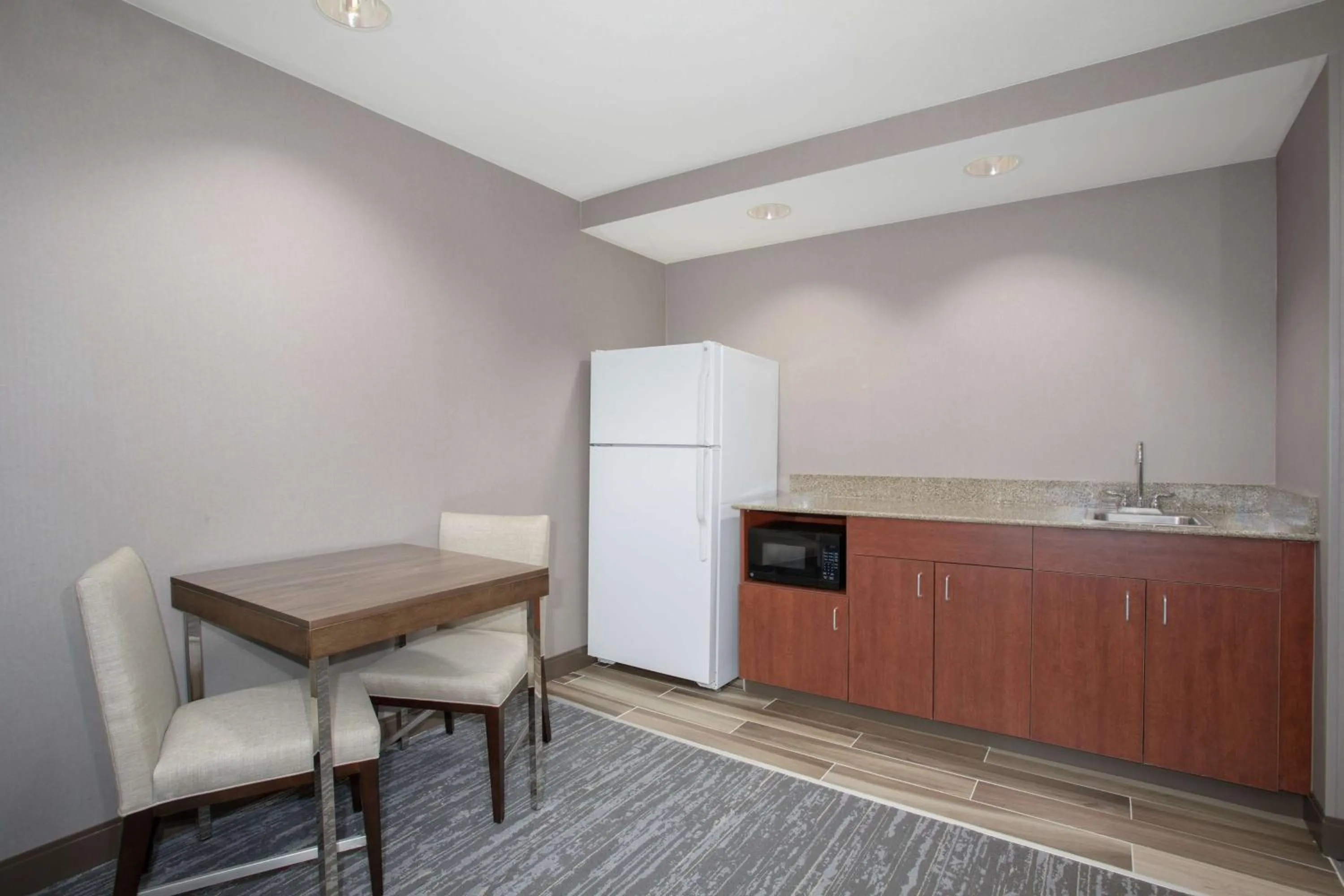 Kitchen or kitchenette in Hampton Inn & Suites Denver-Downtown