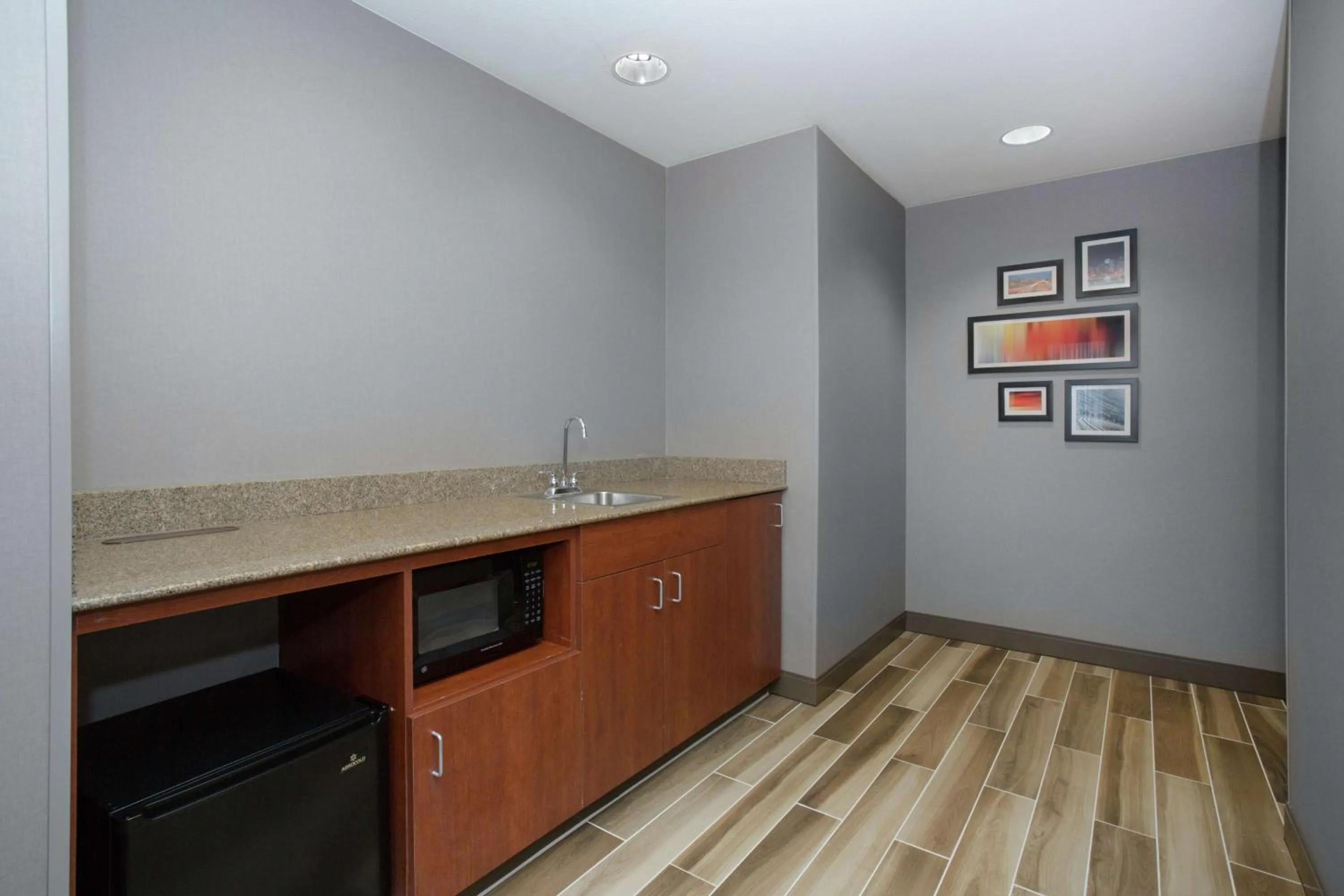 Kitchen or kitchenette in Hampton Inn & Suites Denver-Downtown