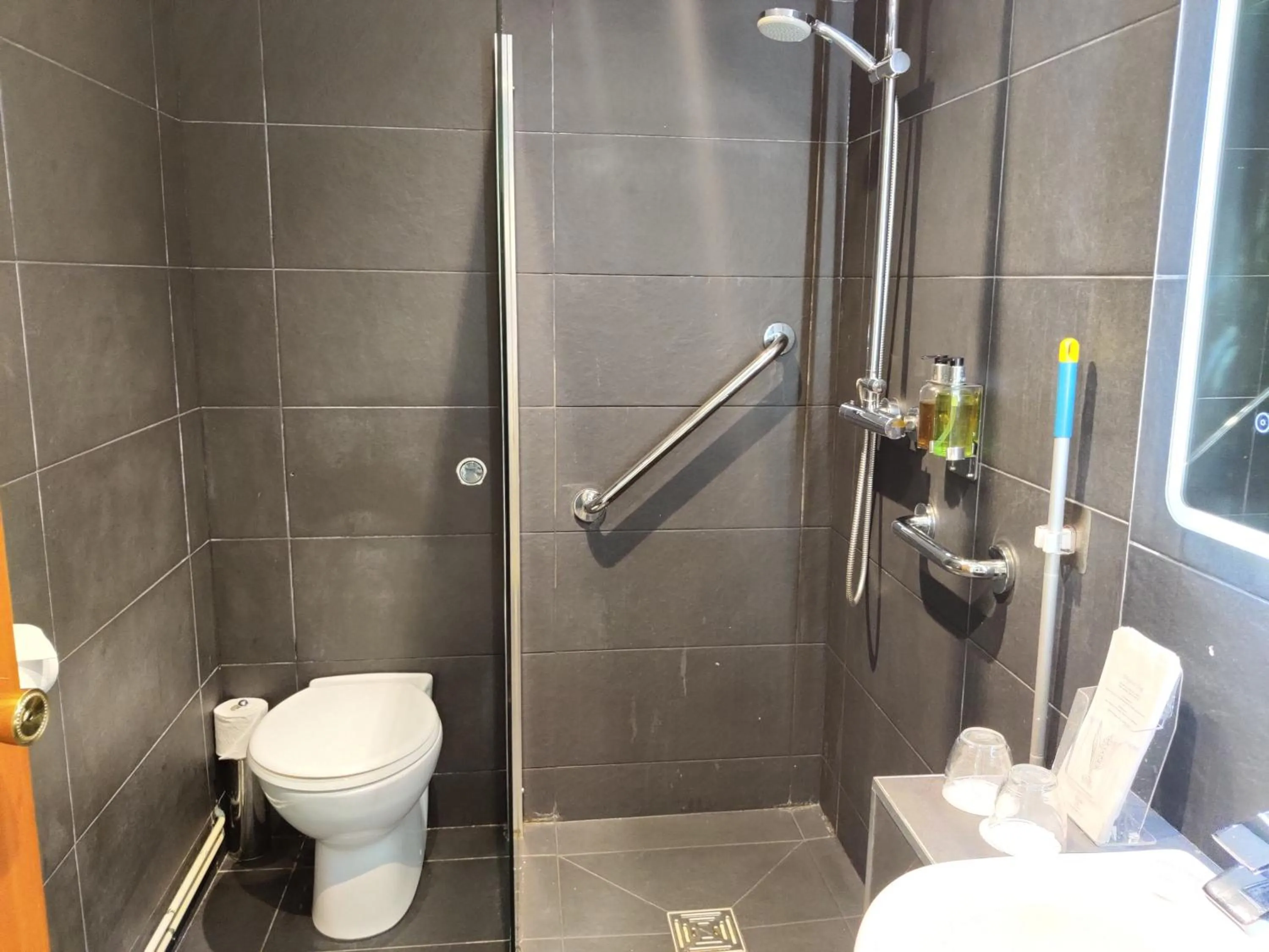 Bathroom in Bingham Townhouse Hotel