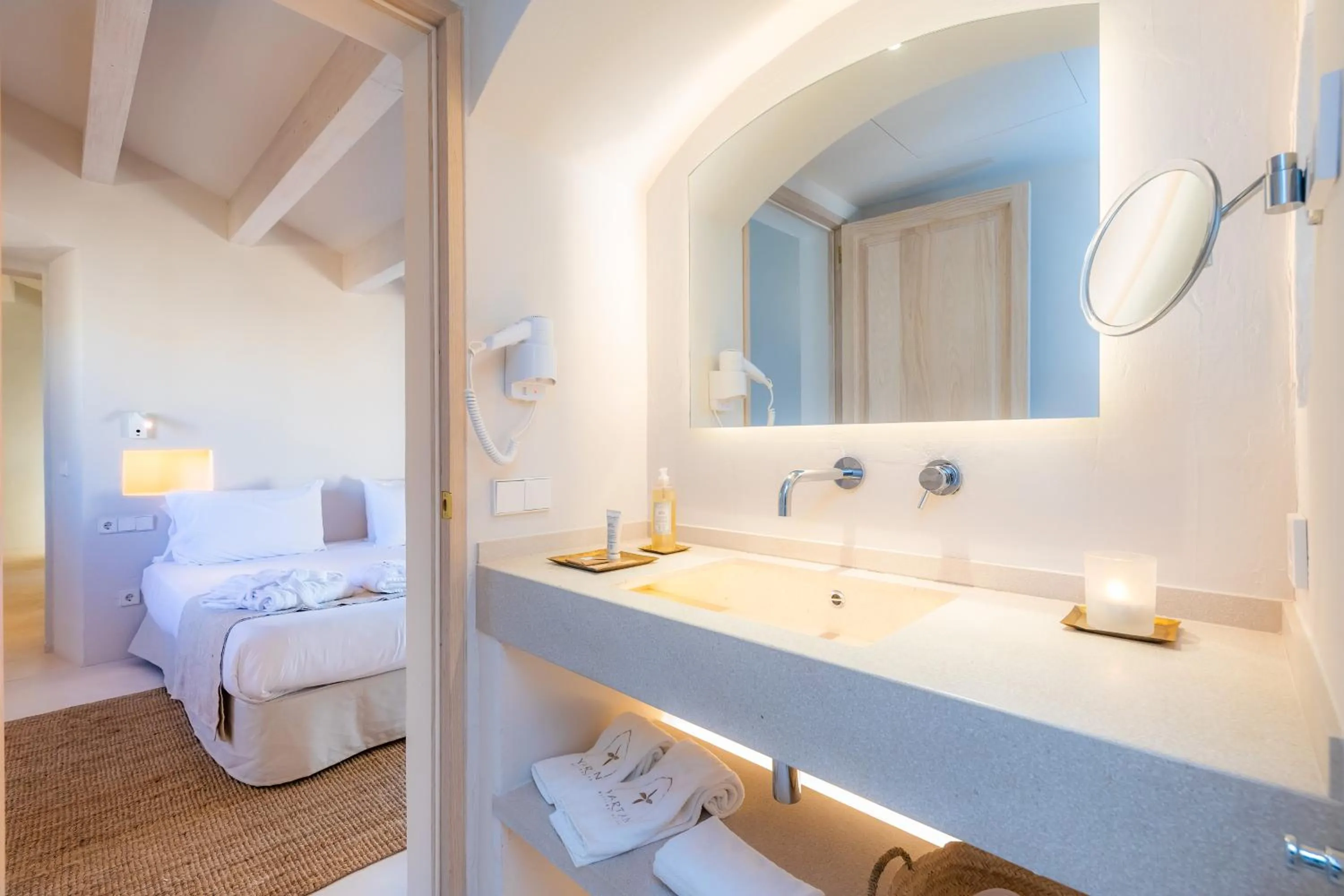 Bathroom, Bed in Yartan Boutique Hotel - Adults Only