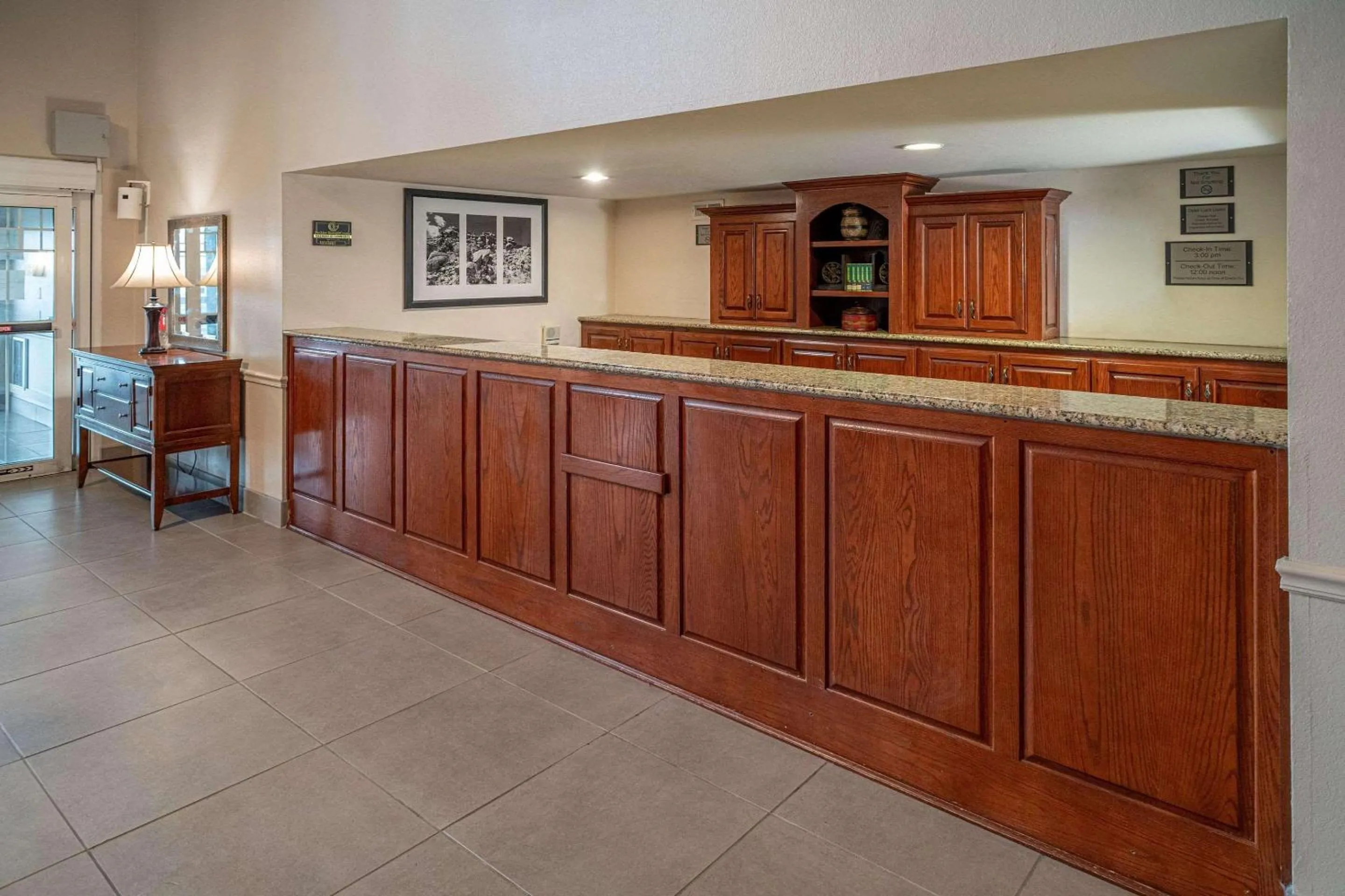 Lobby or reception in Country Inn & Suites by Radisson, Beckley, WV