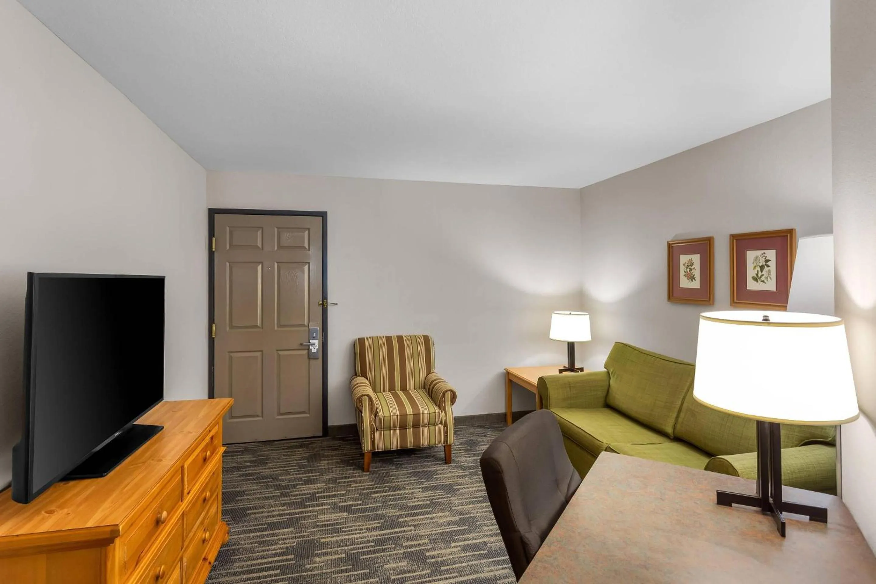 Bedroom in Country Inn & Suites by Radisson, Beckley, WV