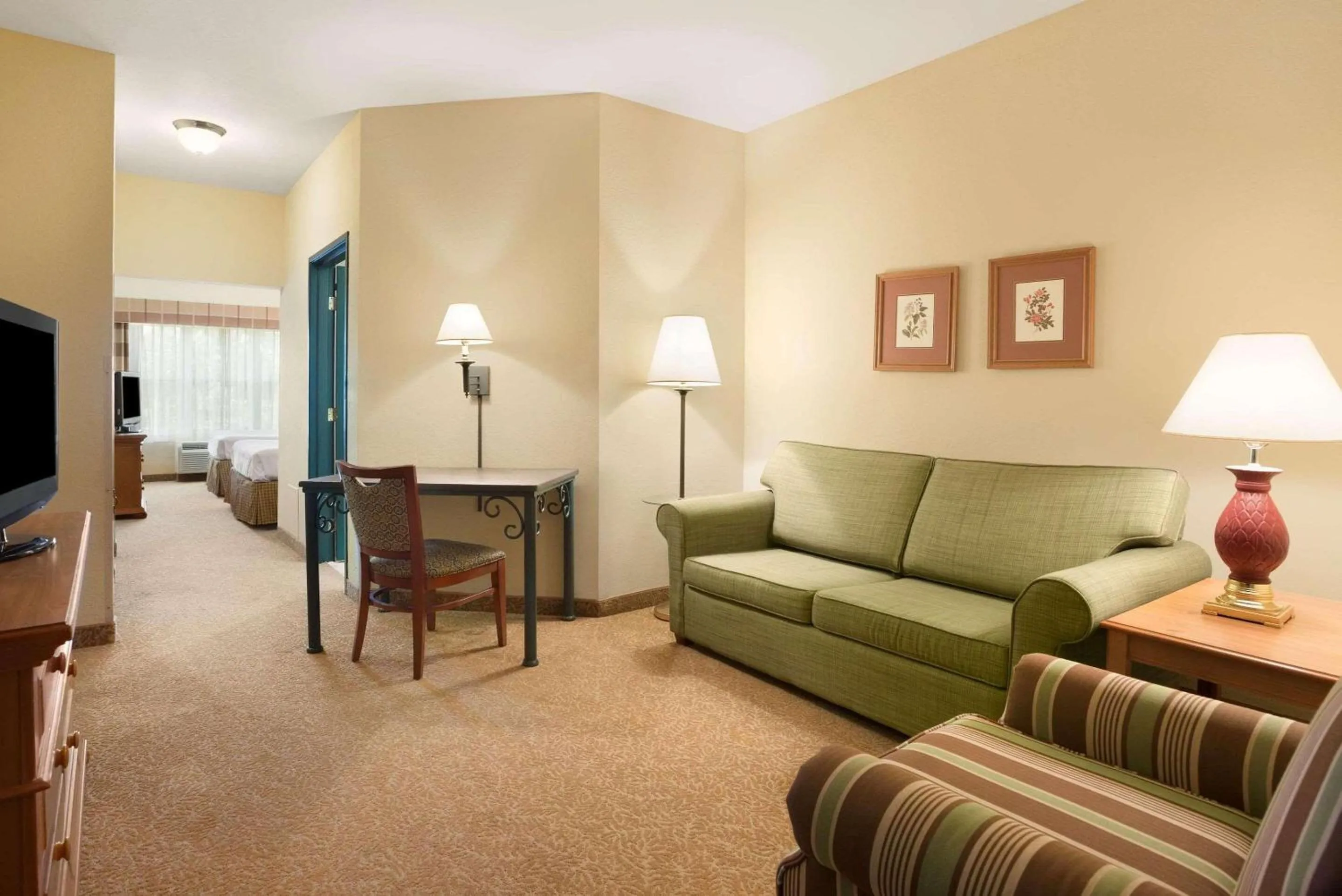 Bedroom in Country Inn & Suites by Radisson, Beckley, WV