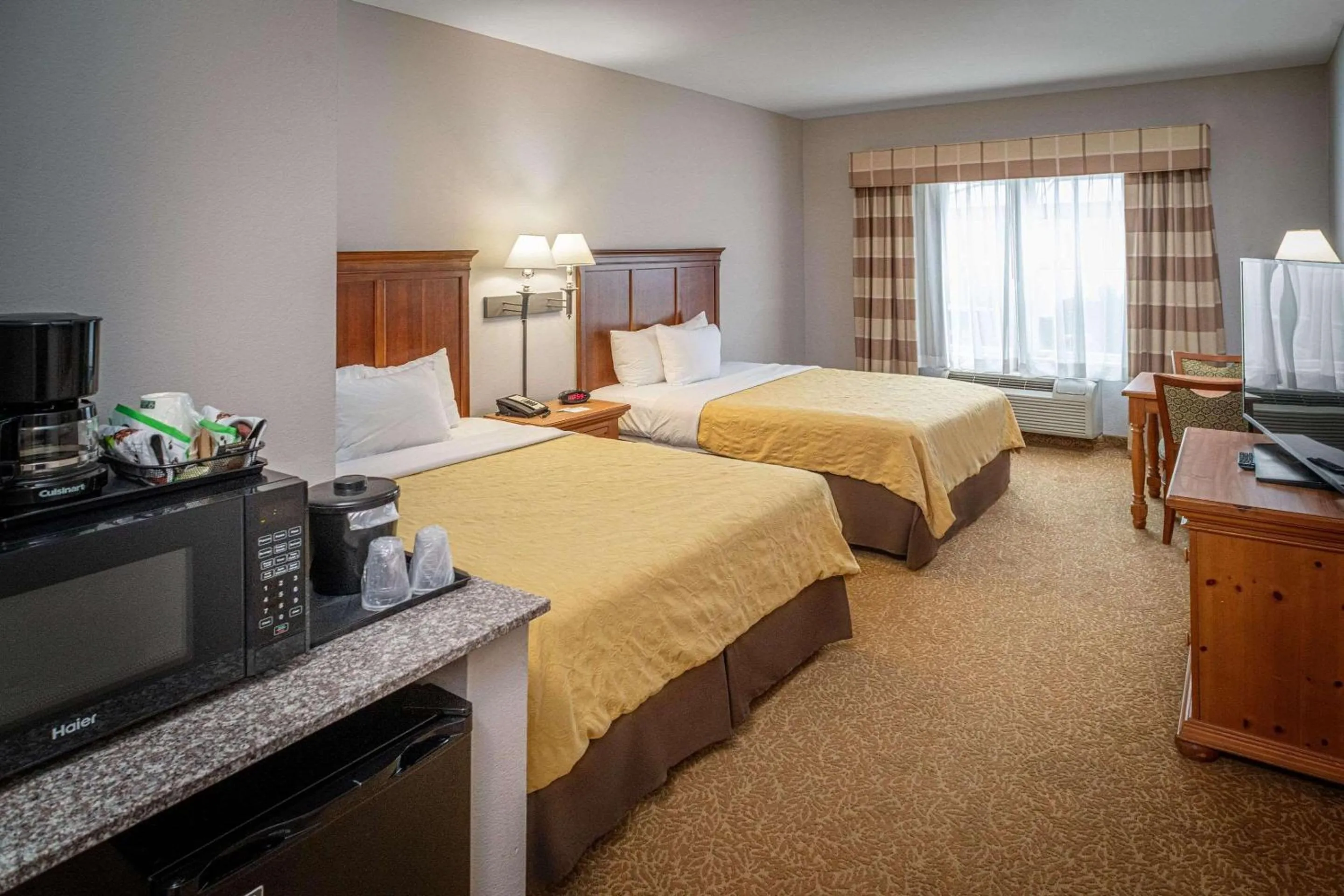 Bedroom, Bed in Country Inn & Suites by Radisson, Beckley, WV