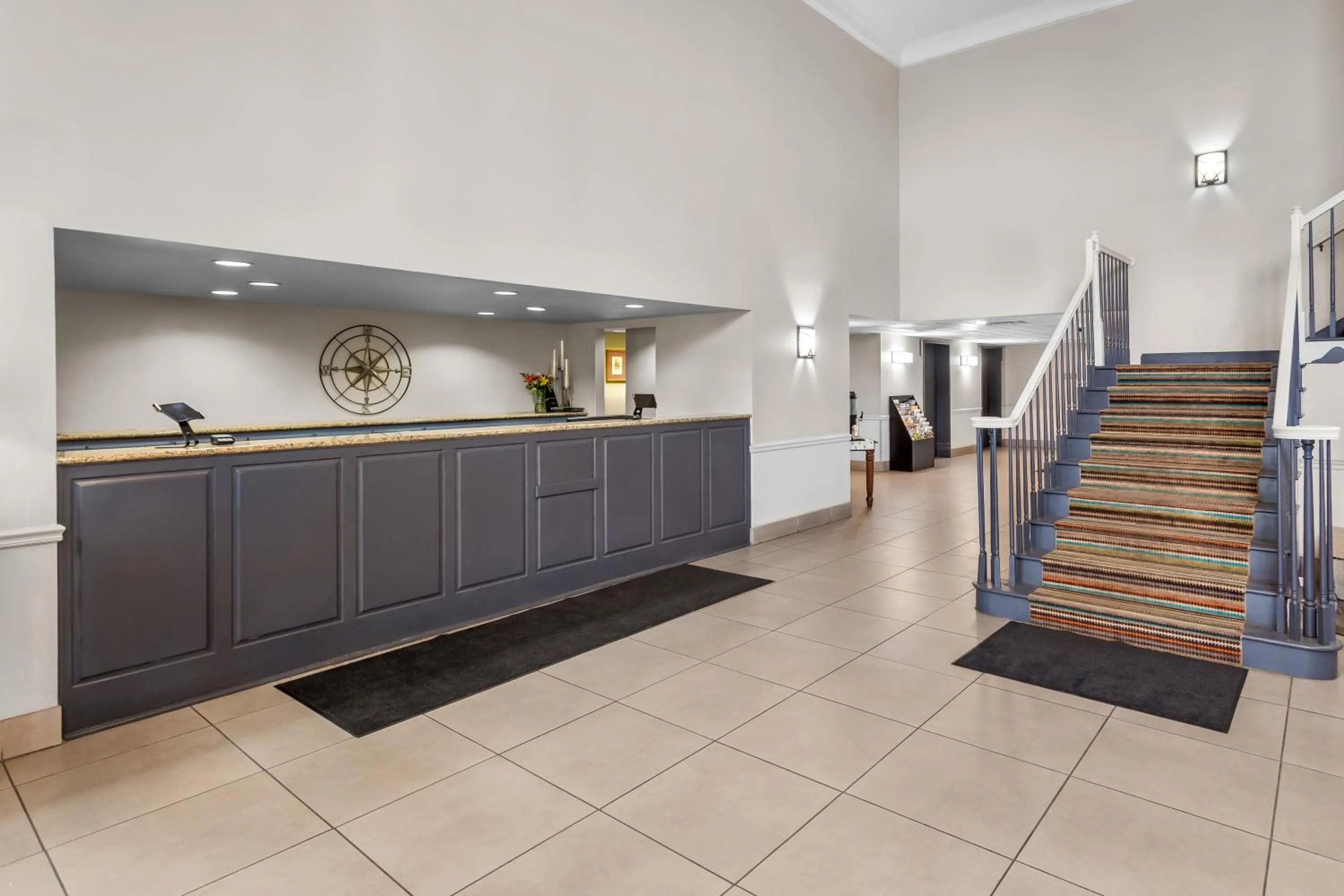 Lobby or reception in Country Inn & Suites by Radisson, Beckley, WV