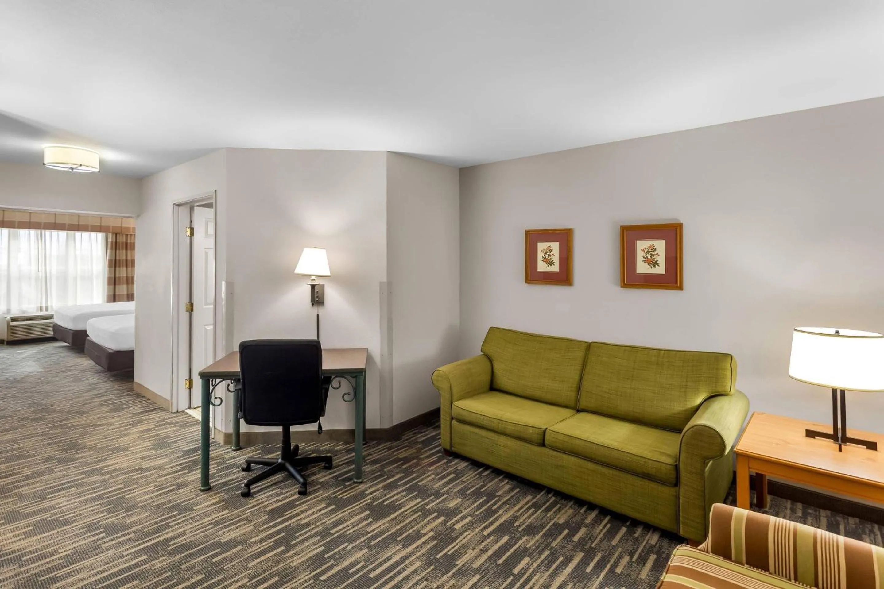 Bedroom in Country Inn & Suites by Radisson, Beckley, WV