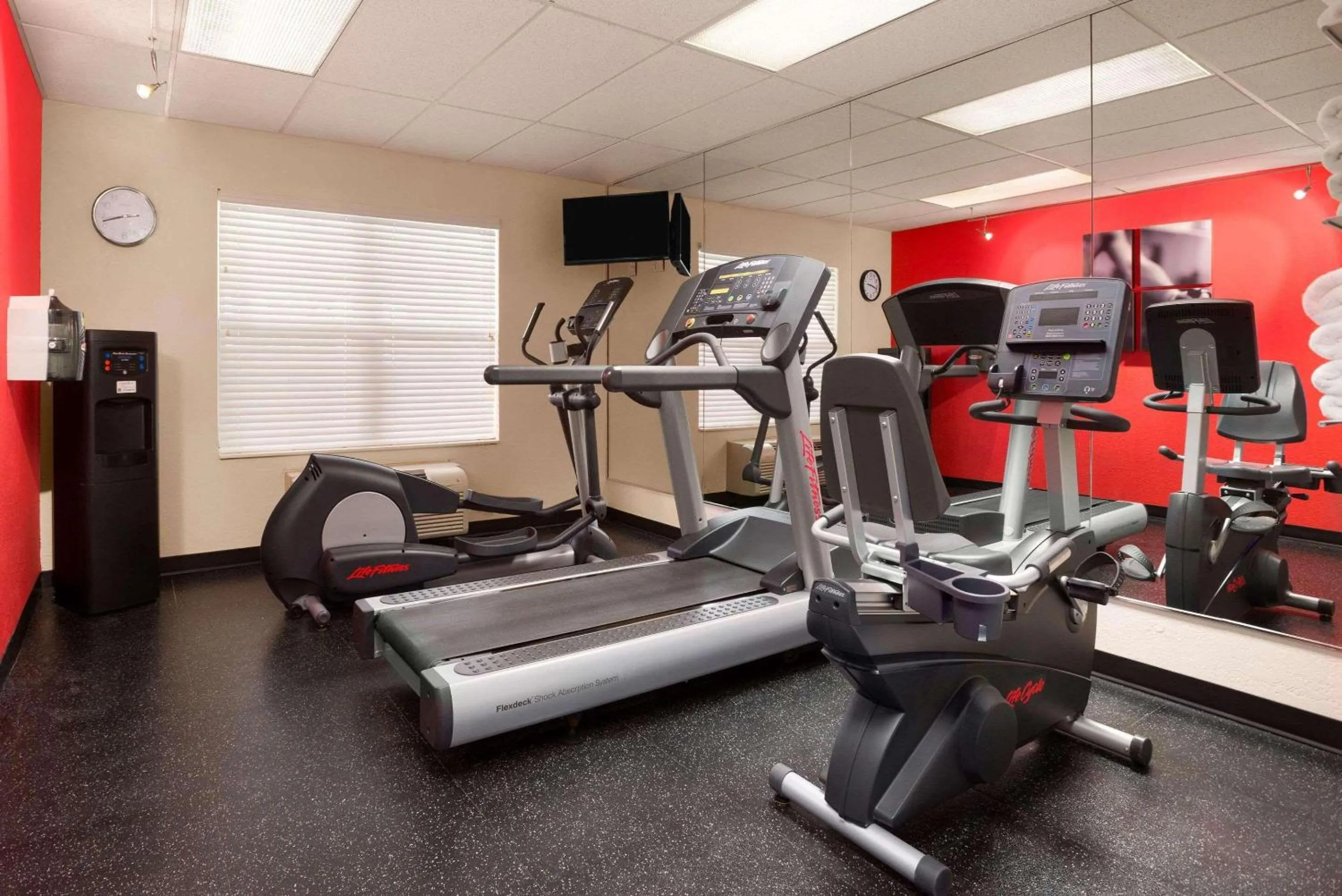 Fitness centre/facilities in Country Inn & Suites by Radisson, Beckley, WV