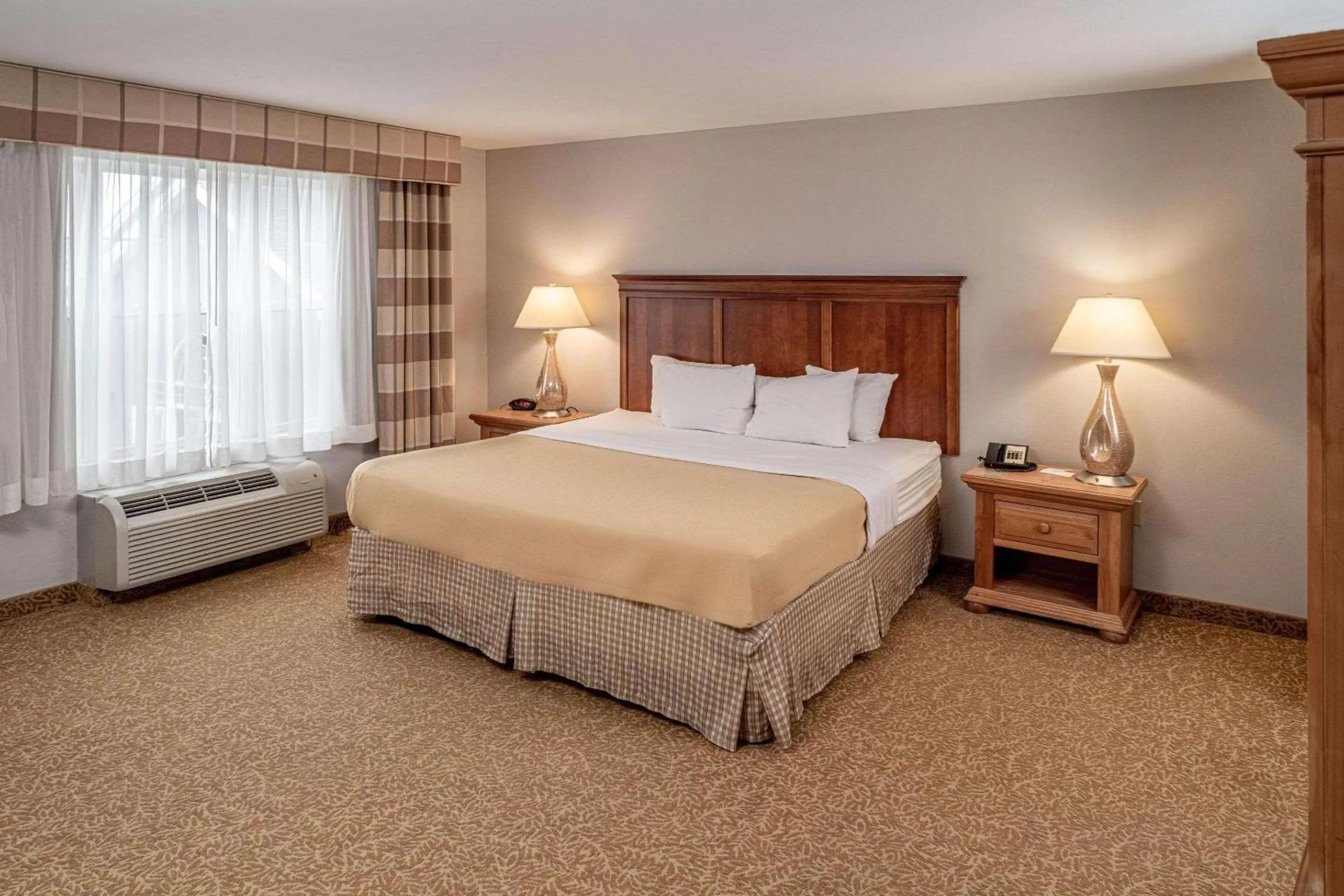 Bedroom, Bed in Country Inn & Suites by Radisson, Beckley, WV