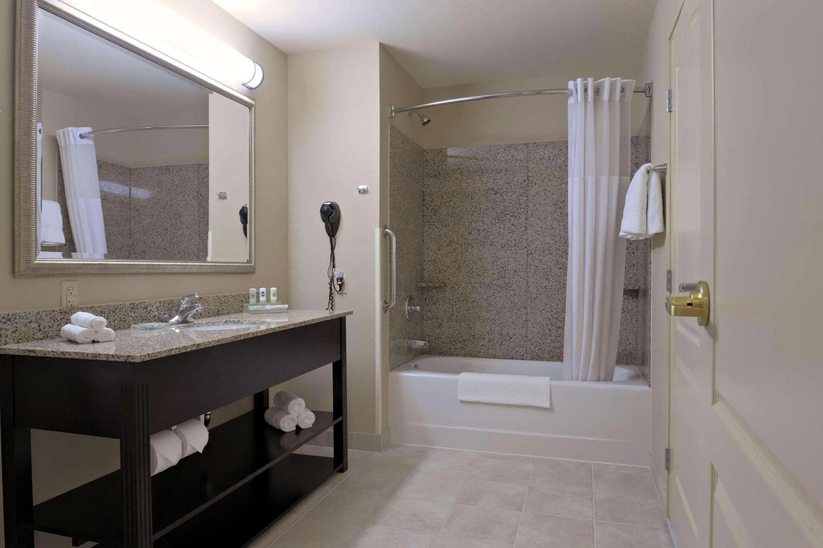 Bedroom in Country Inn & Suites by Radisson, Beckley, WV