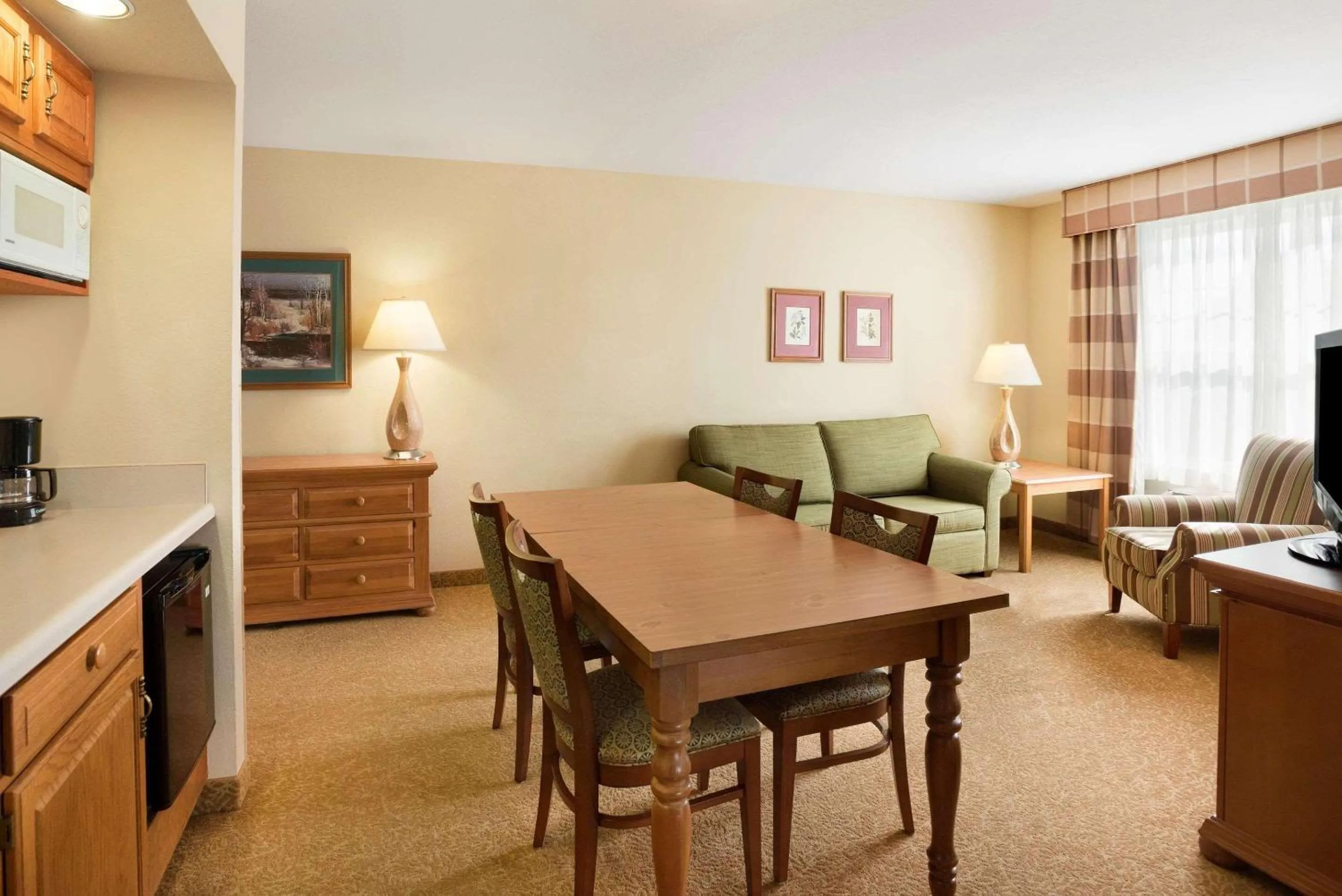 Bedroom in Country Inn & Suites by Radisson, Beckley, WV