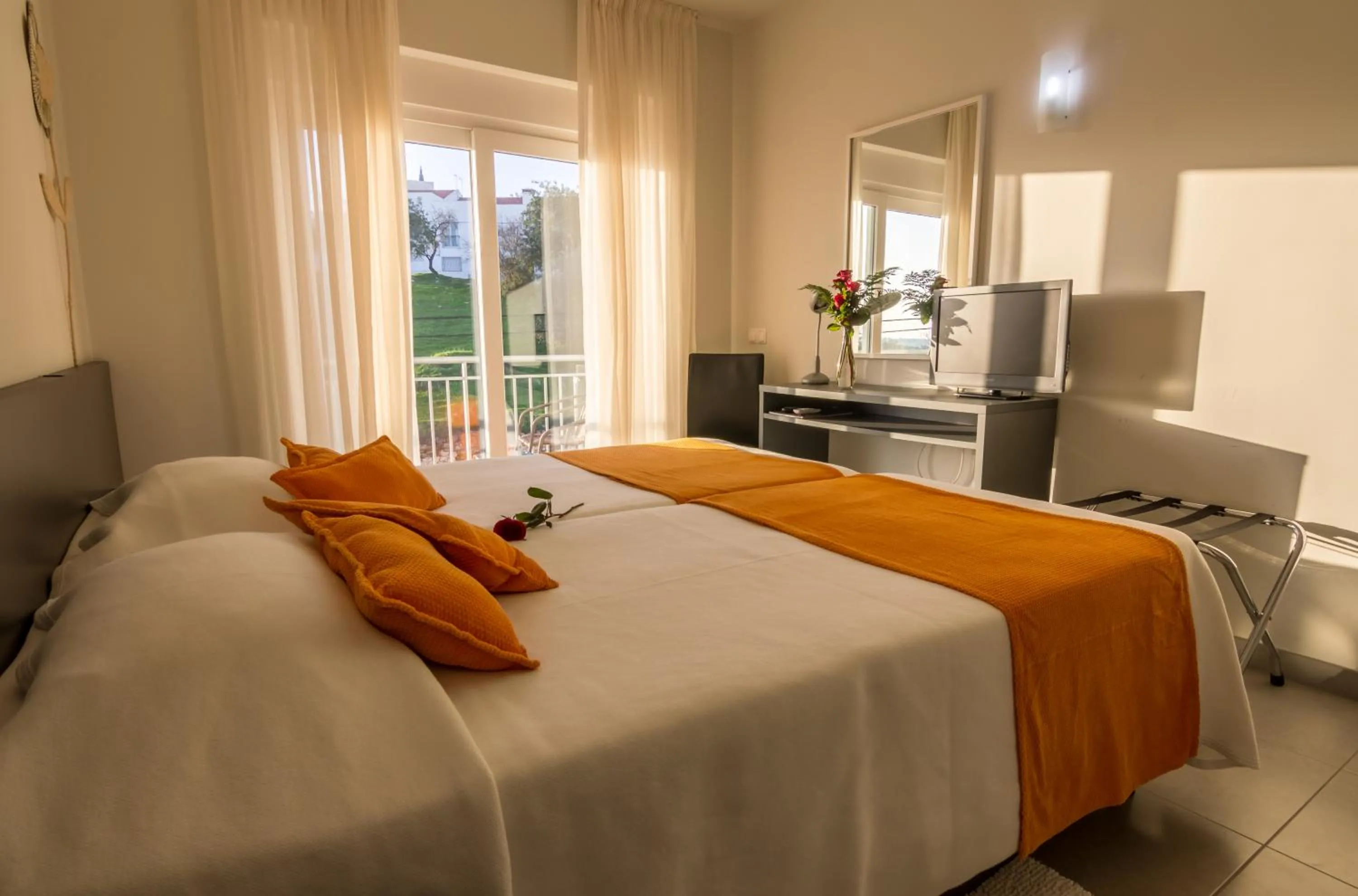 TV and multimedia, Bed in Boutique & Villas Boliqueime