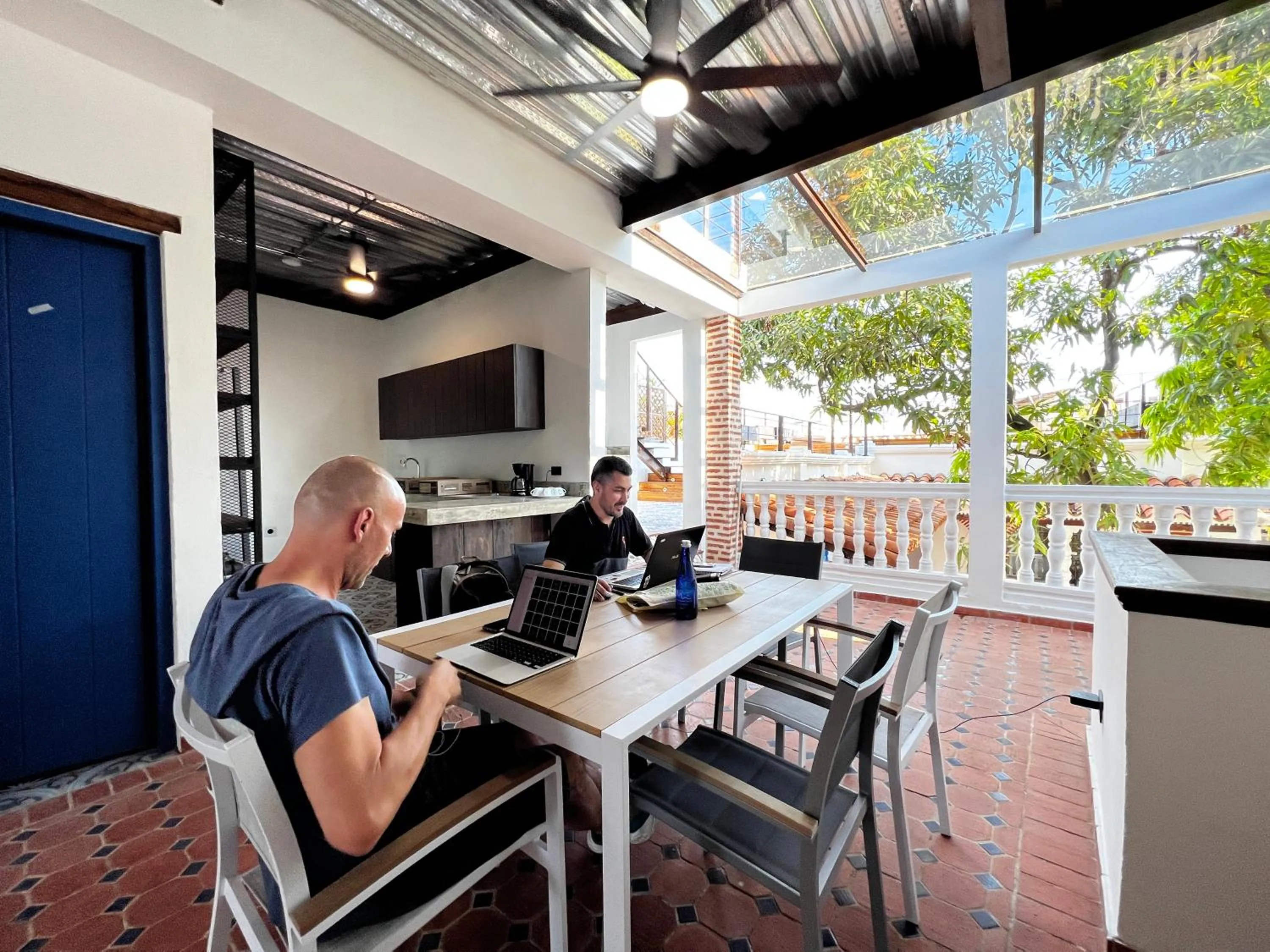Dining area in Los Patios Hostel
